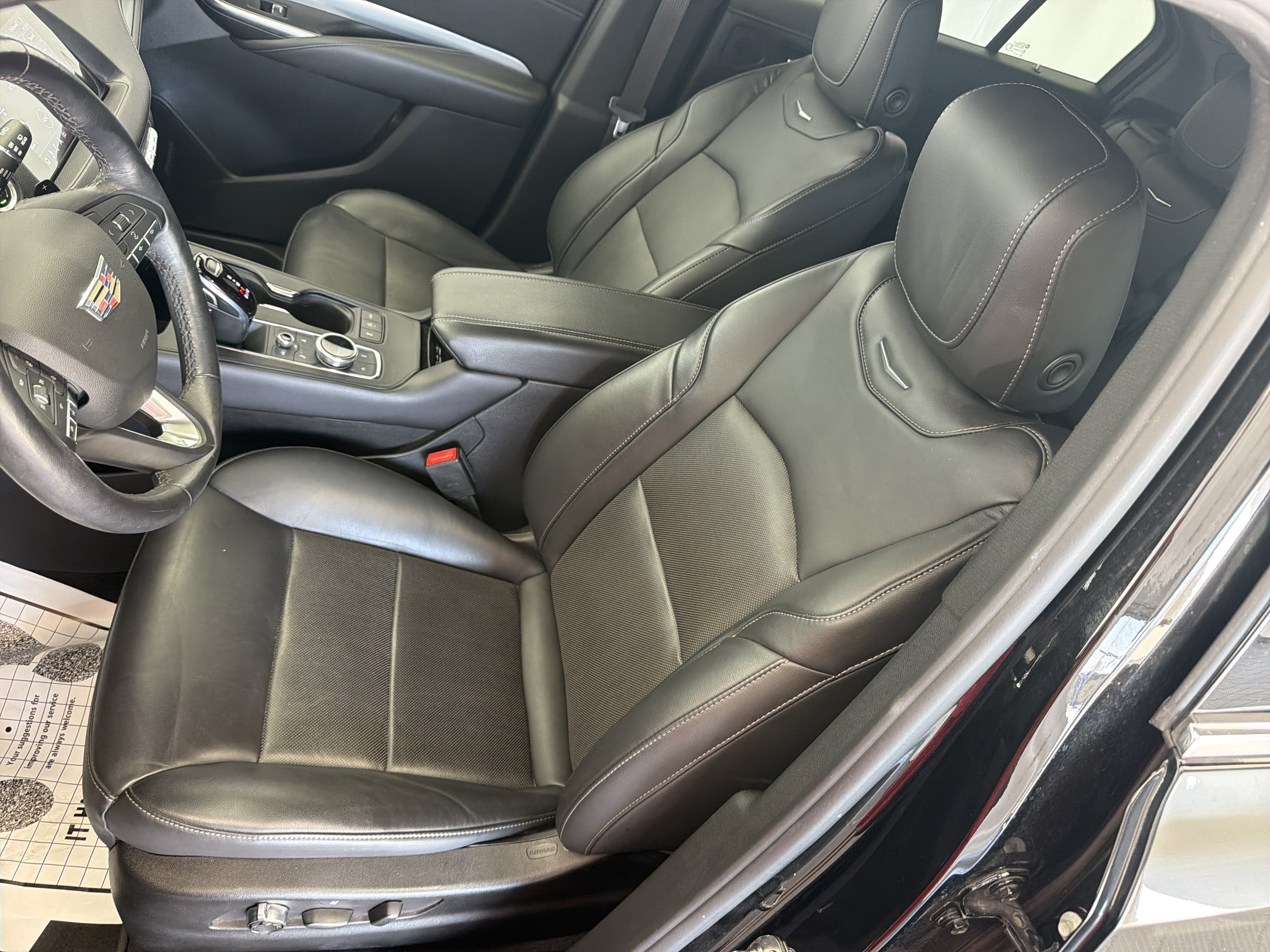 2023 Cadillac XT4 FWD Premium Luxury
