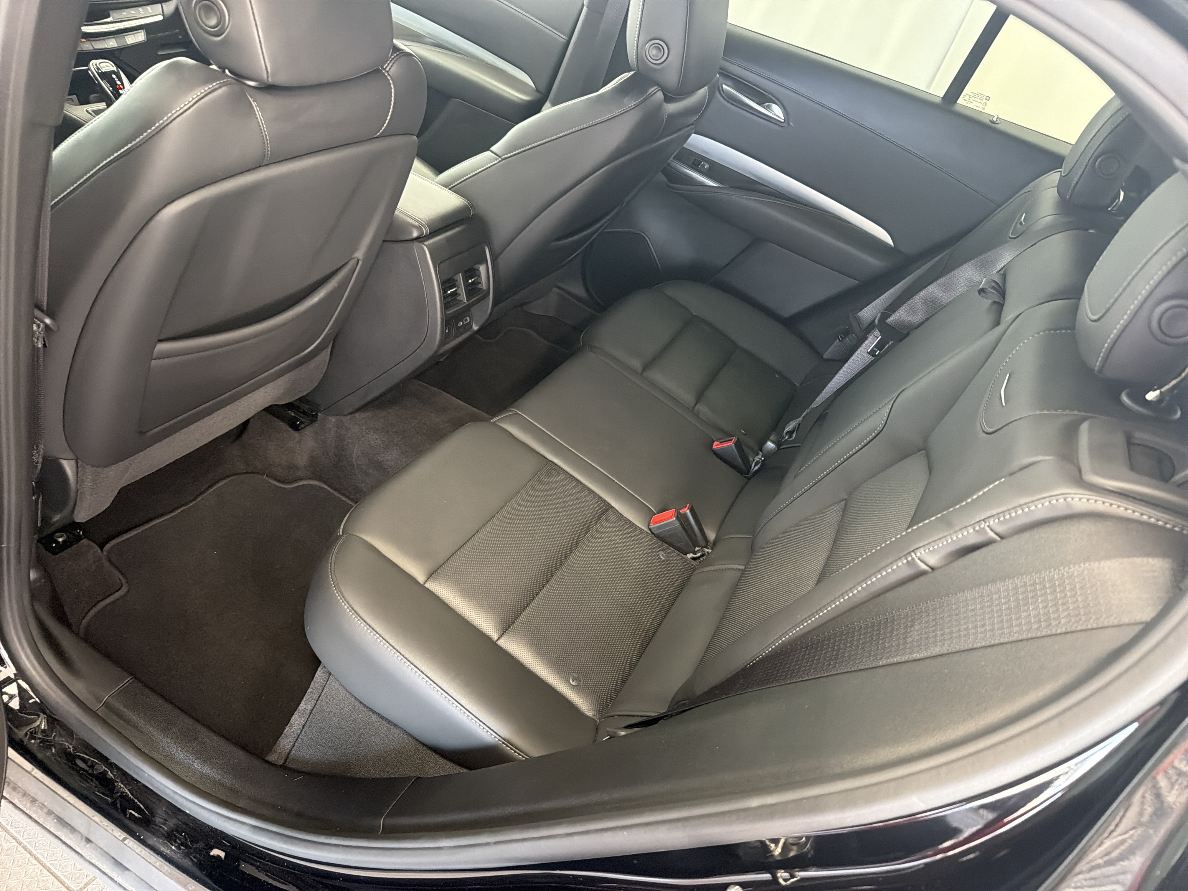 2023 Cadillac XT4 FWD Premium Luxury