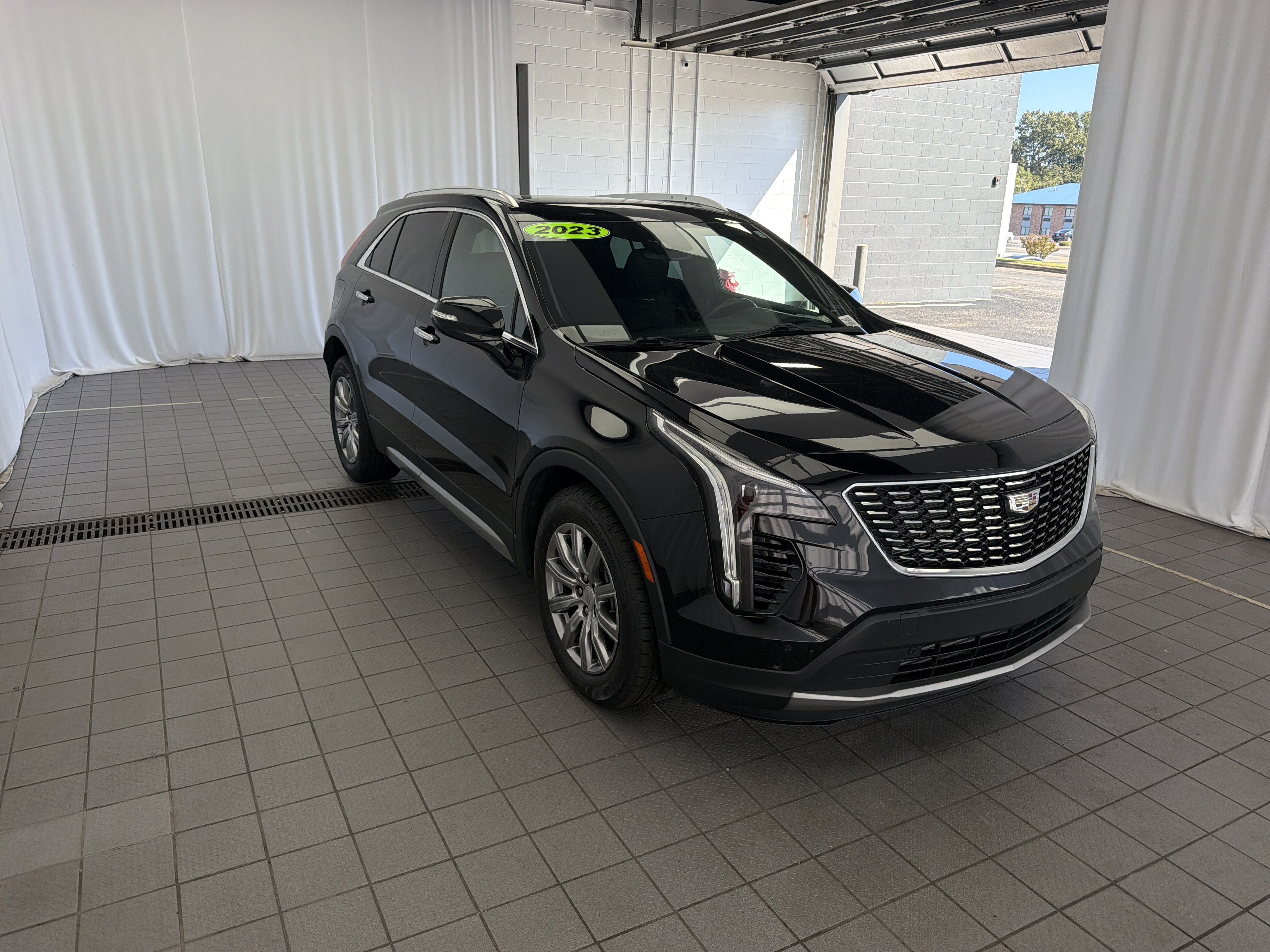2023 Cadillac XT4 FWD Premium Luxury