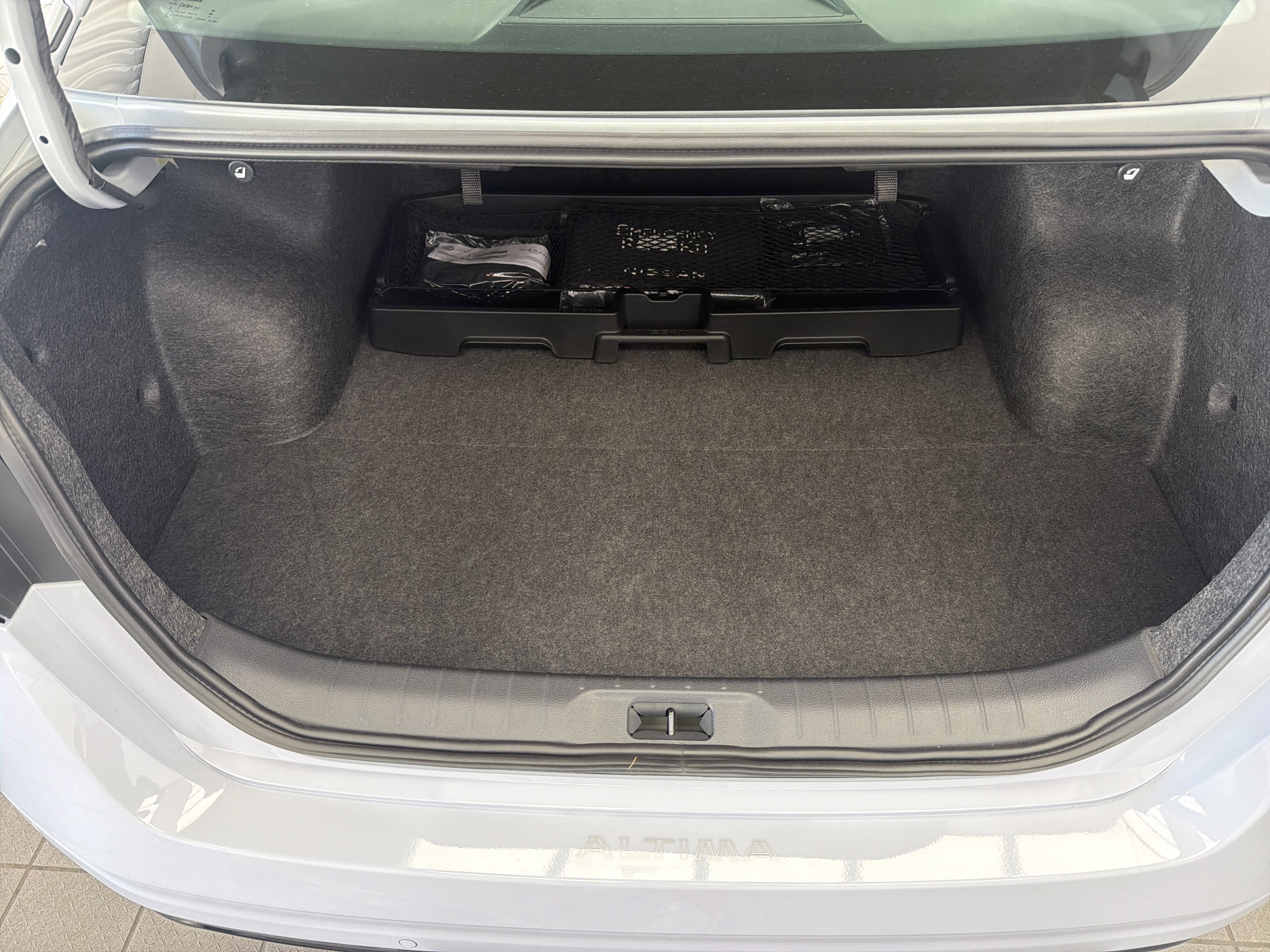2025 Nissan Altima SR