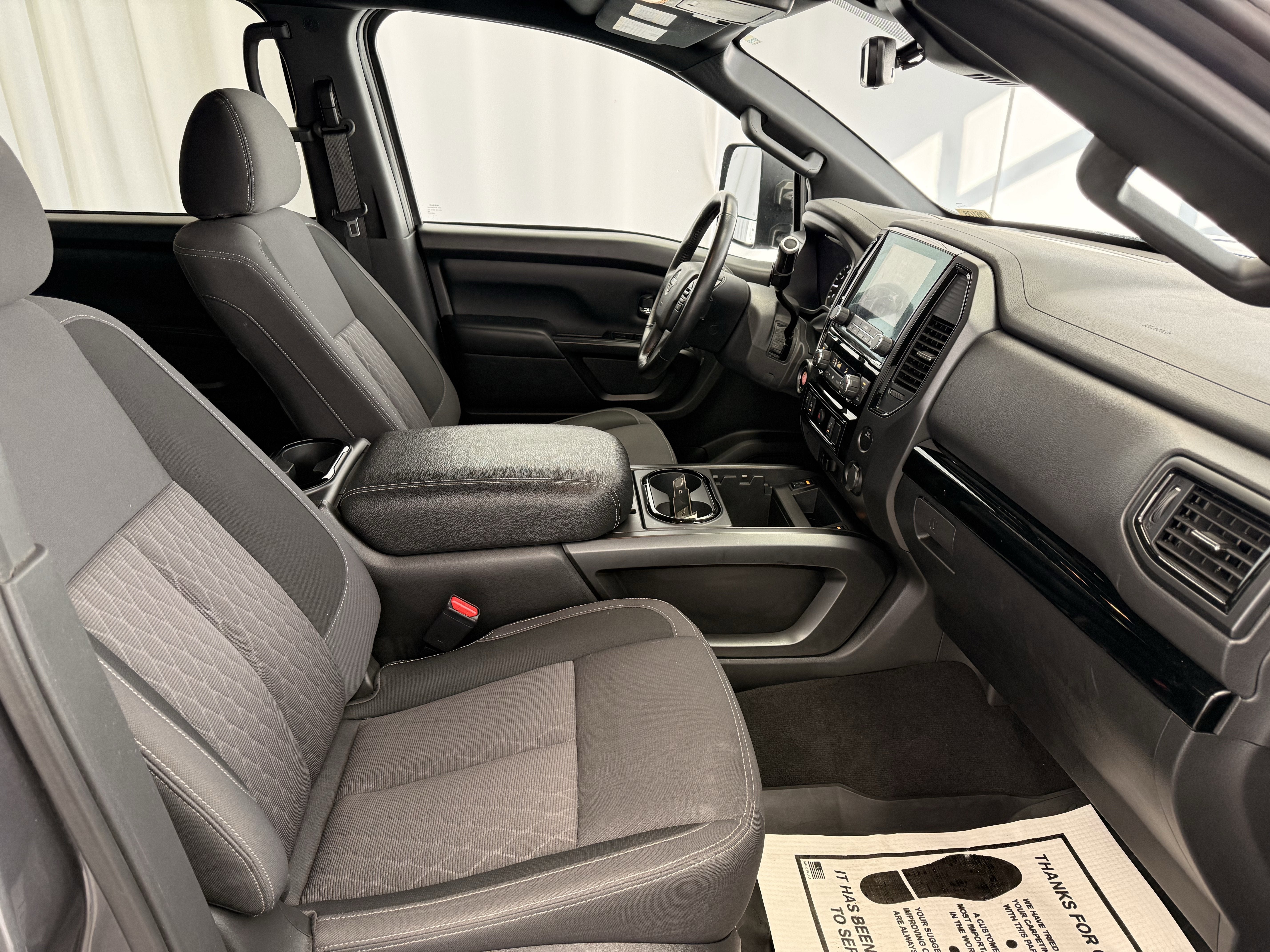 2024 Nissan TITAN Crew Cab SV