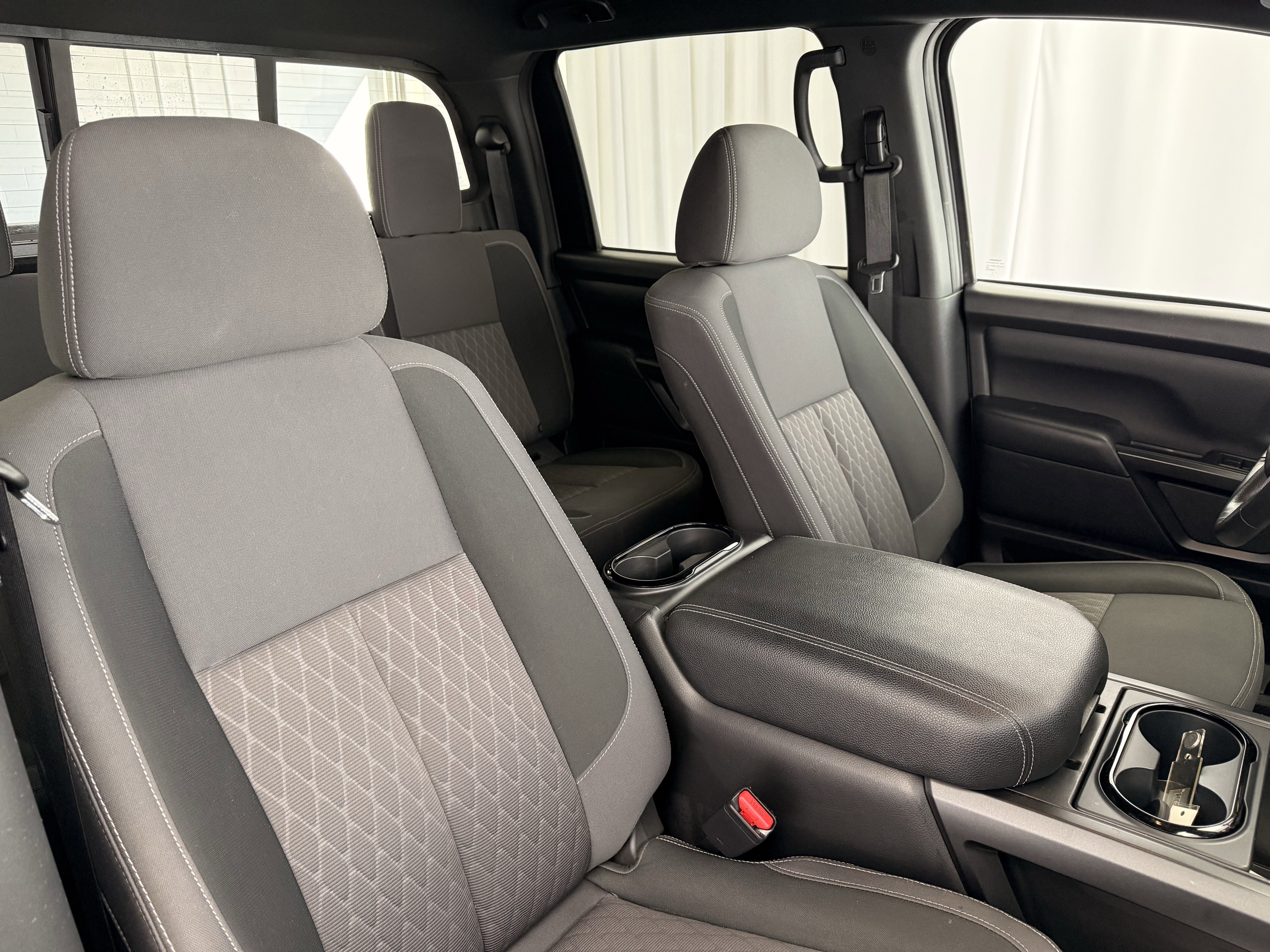 2024 Nissan TITAN Crew Cab SV