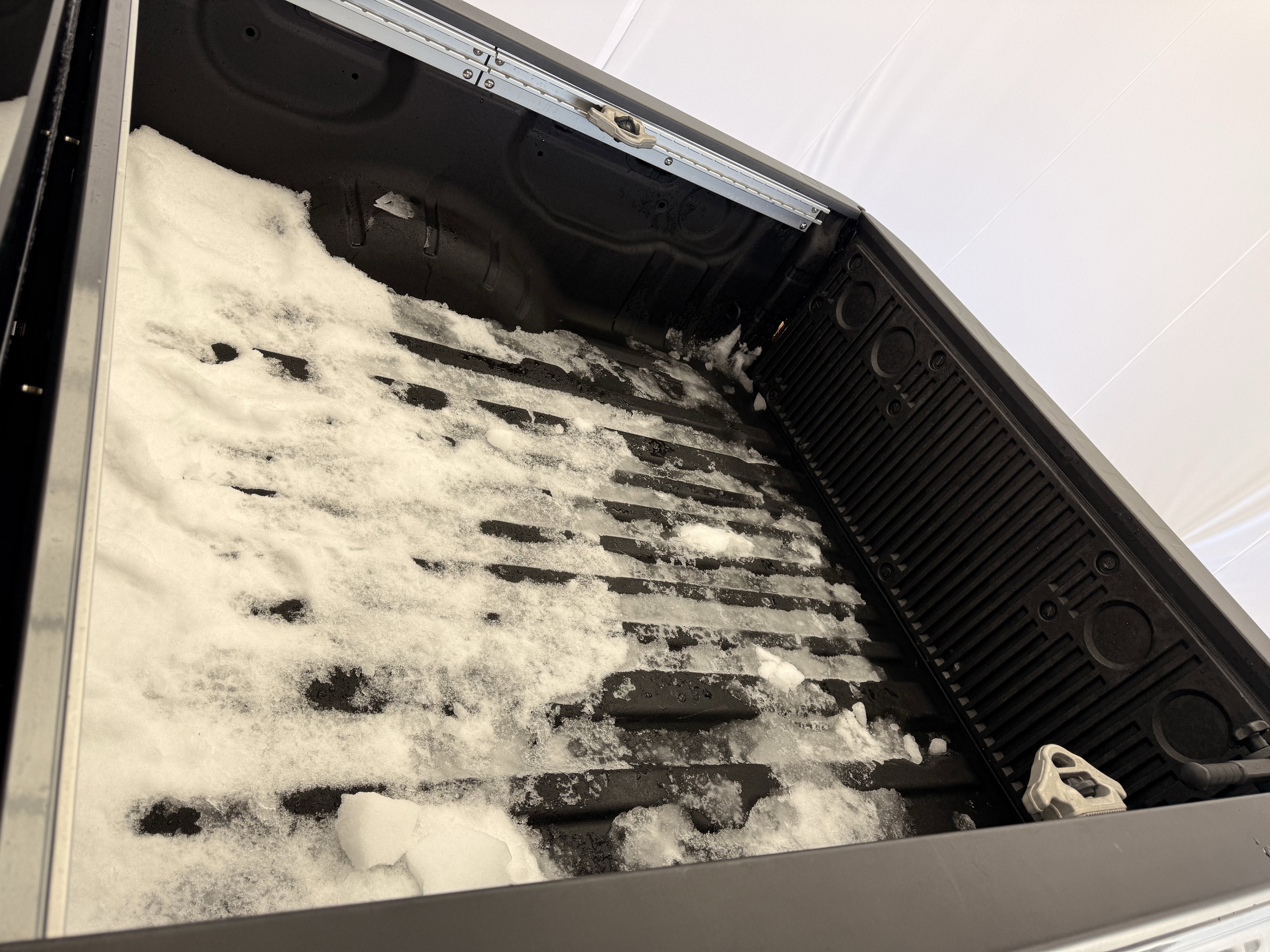 2024 Nissan TITAN Crew Cab SV