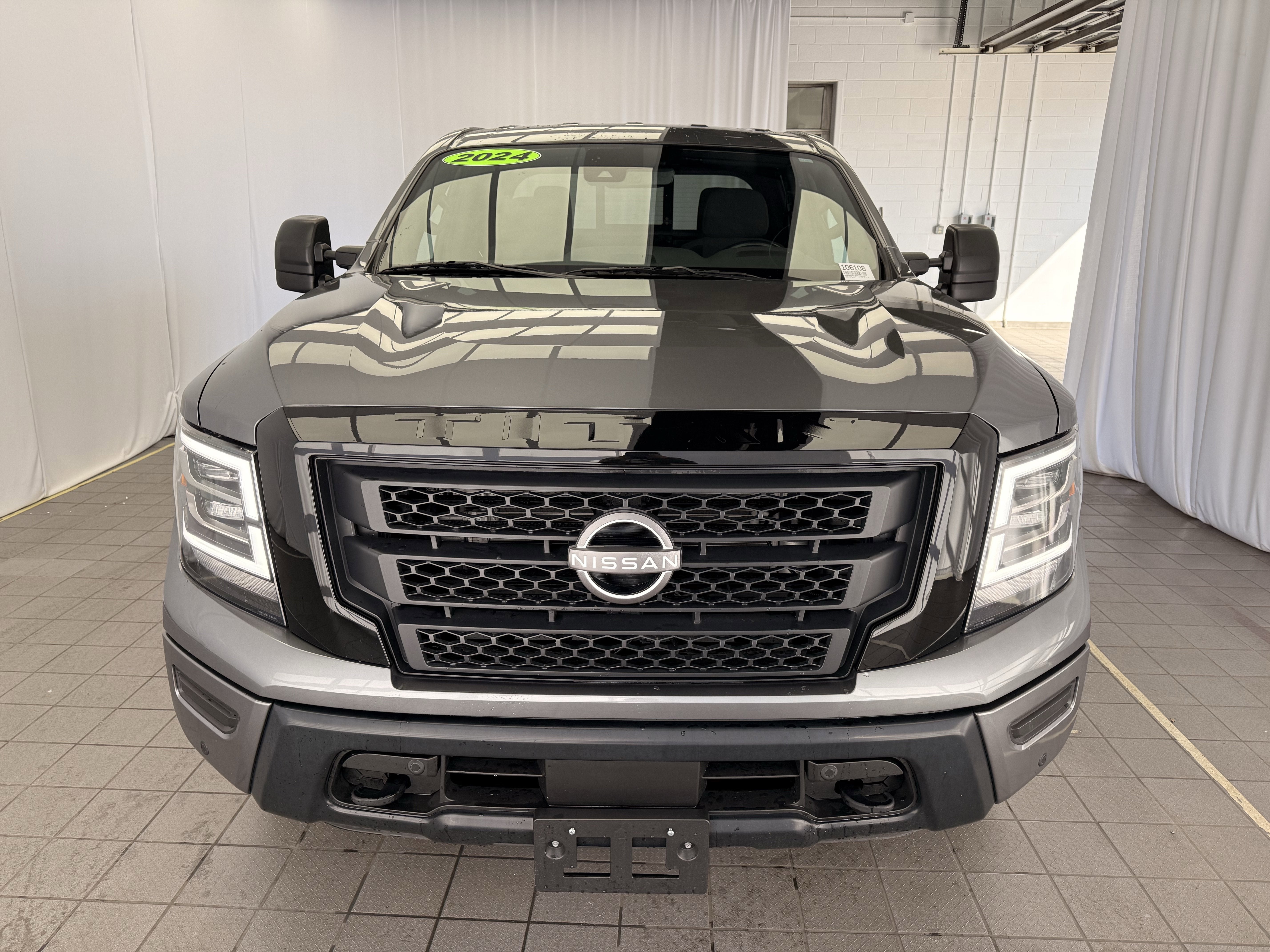 2024 Nissan TITAN Crew Cab SV