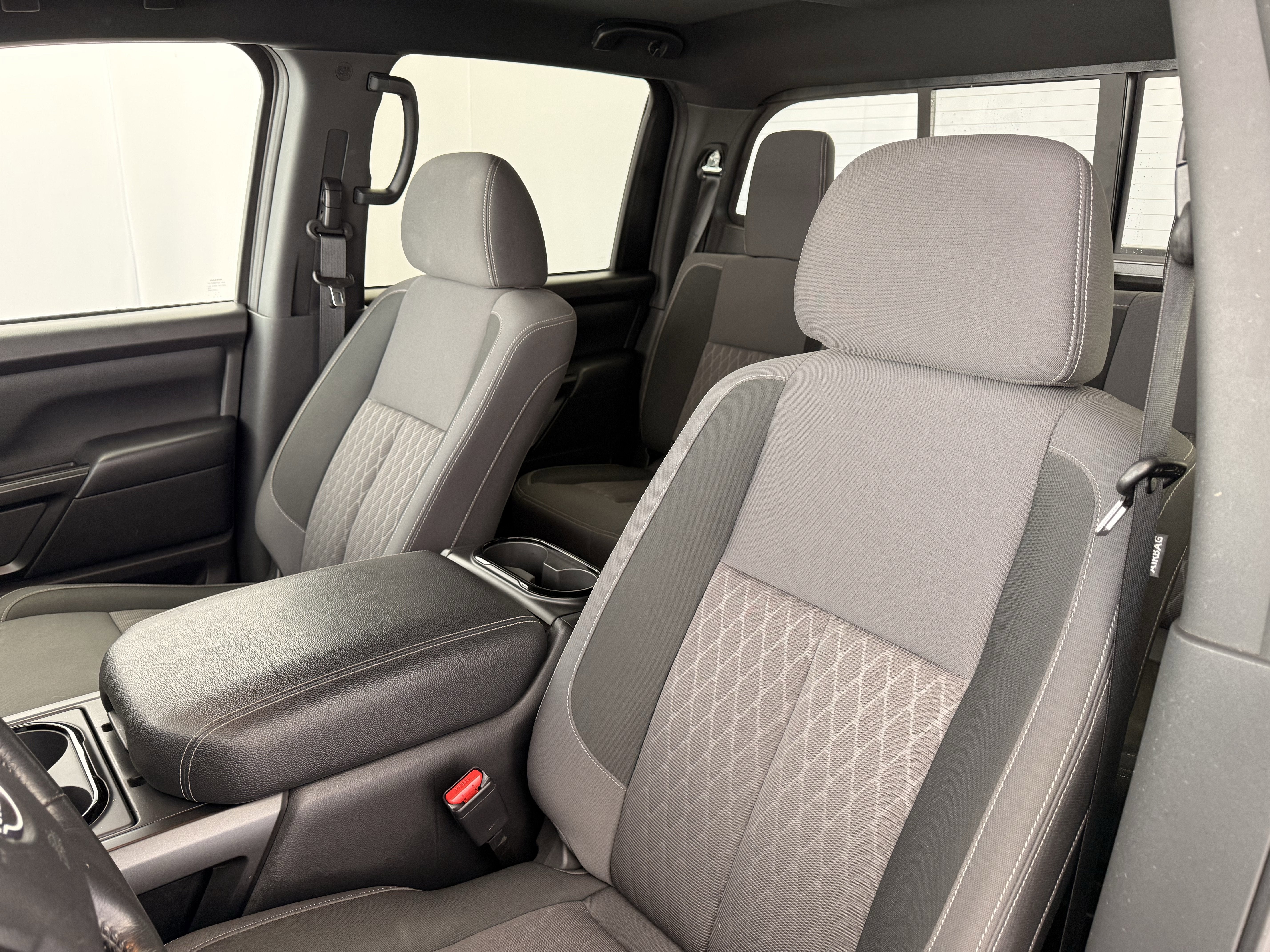 2024 Nissan TITAN Crew Cab SV