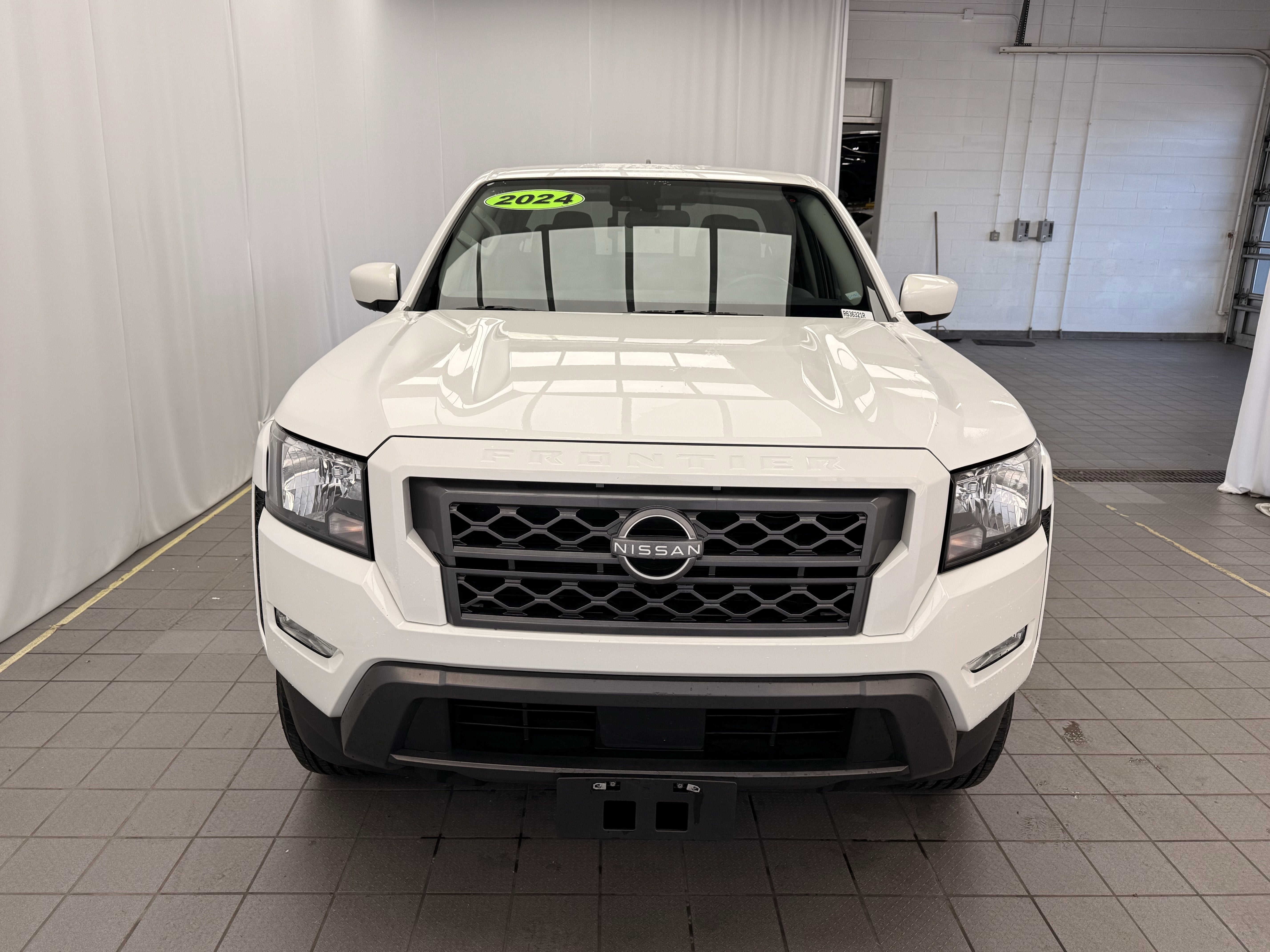 2024 Nissan Frontier SV