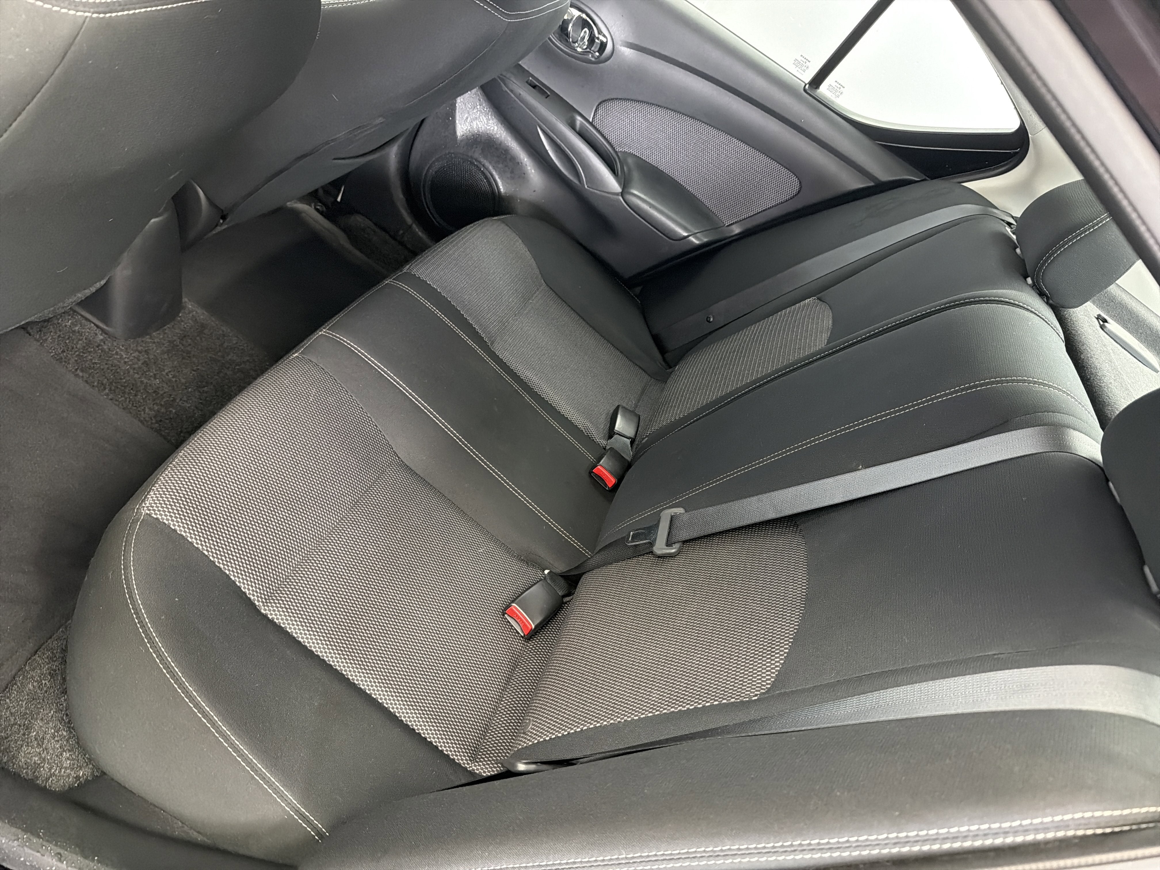 2016 Nissan Versa SV