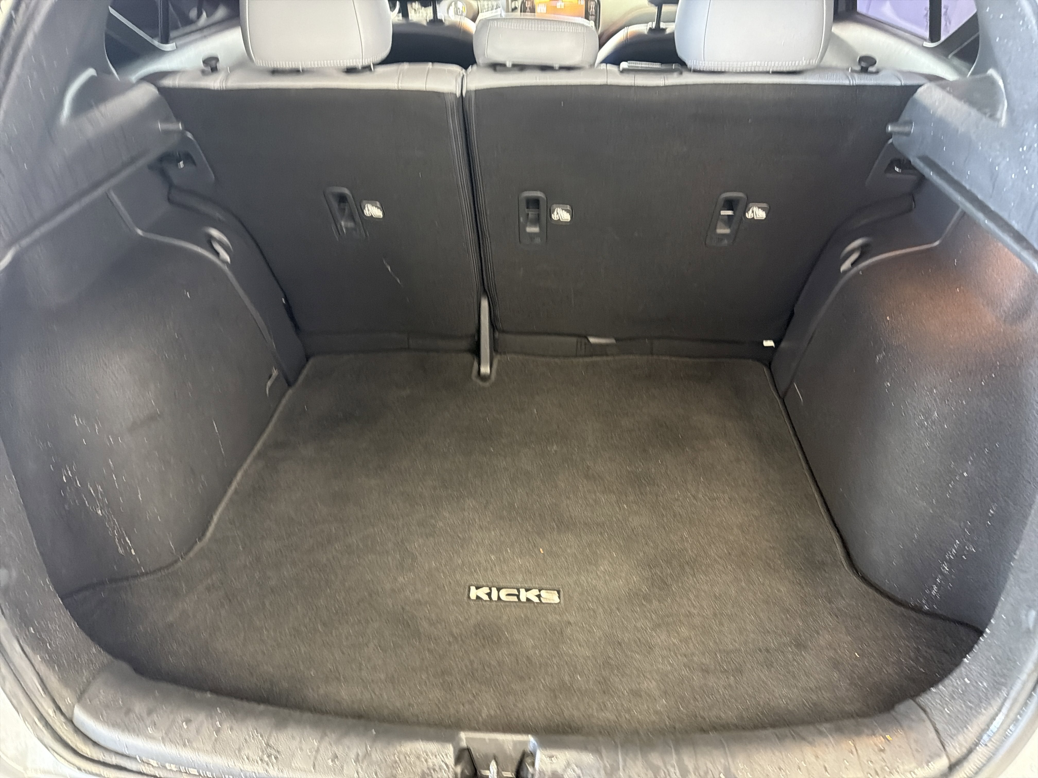 2021 Nissan Kicks SR