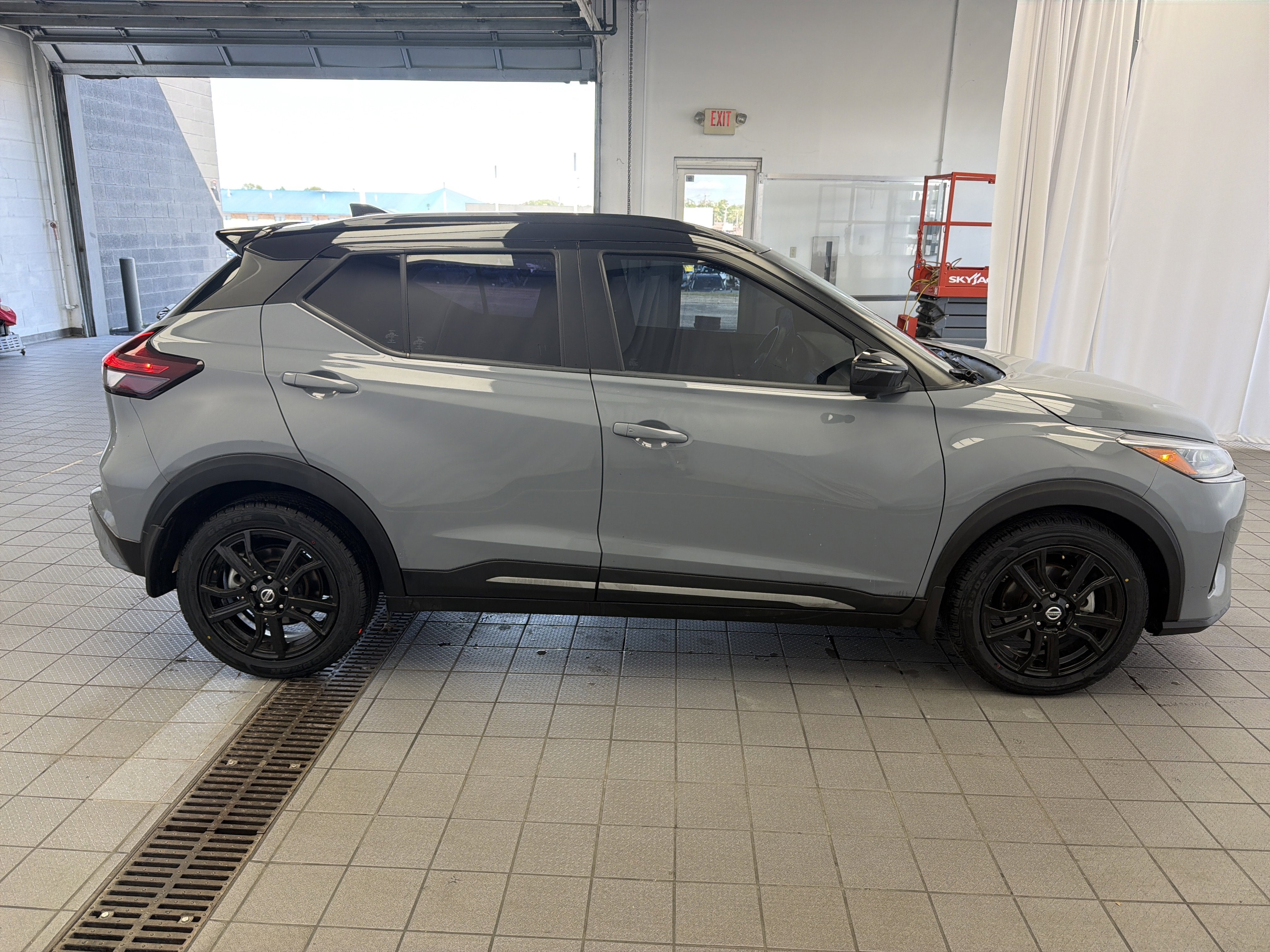 2021 Nissan Kicks SR