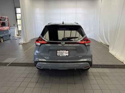 2021 Nissan Kicks SR