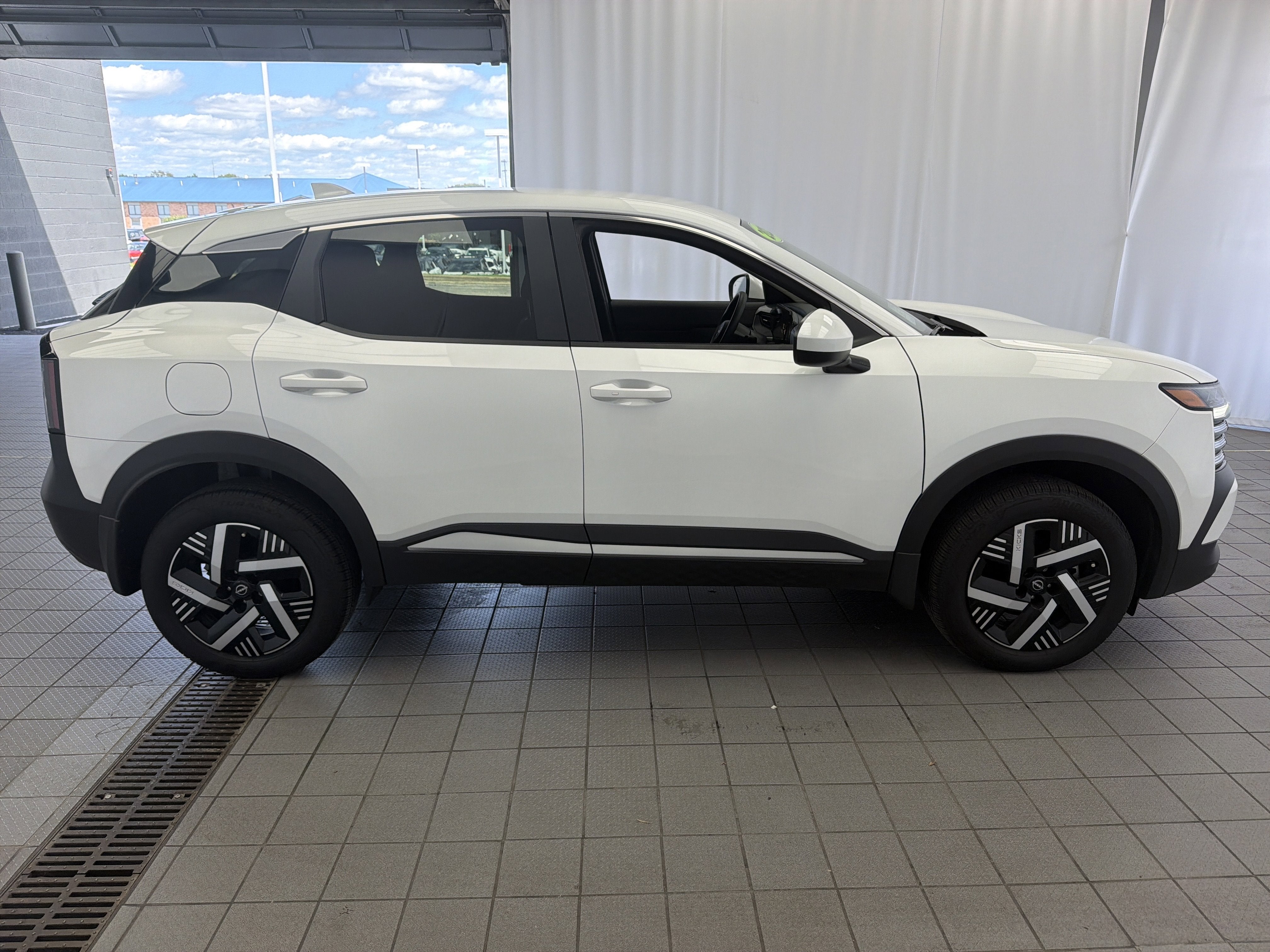 2025 Nissan Kicks SV