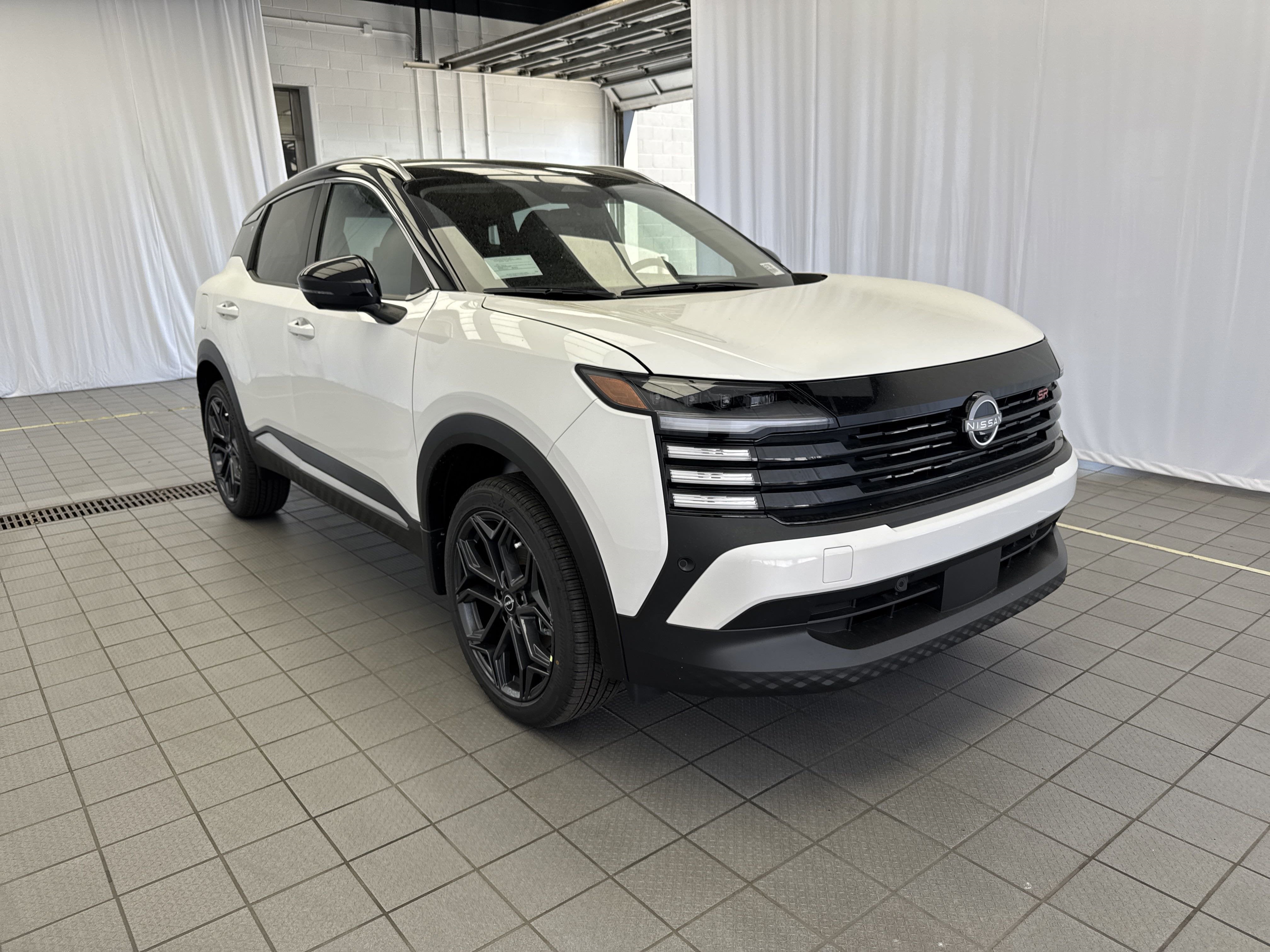 2025 Nissan Kicks SR