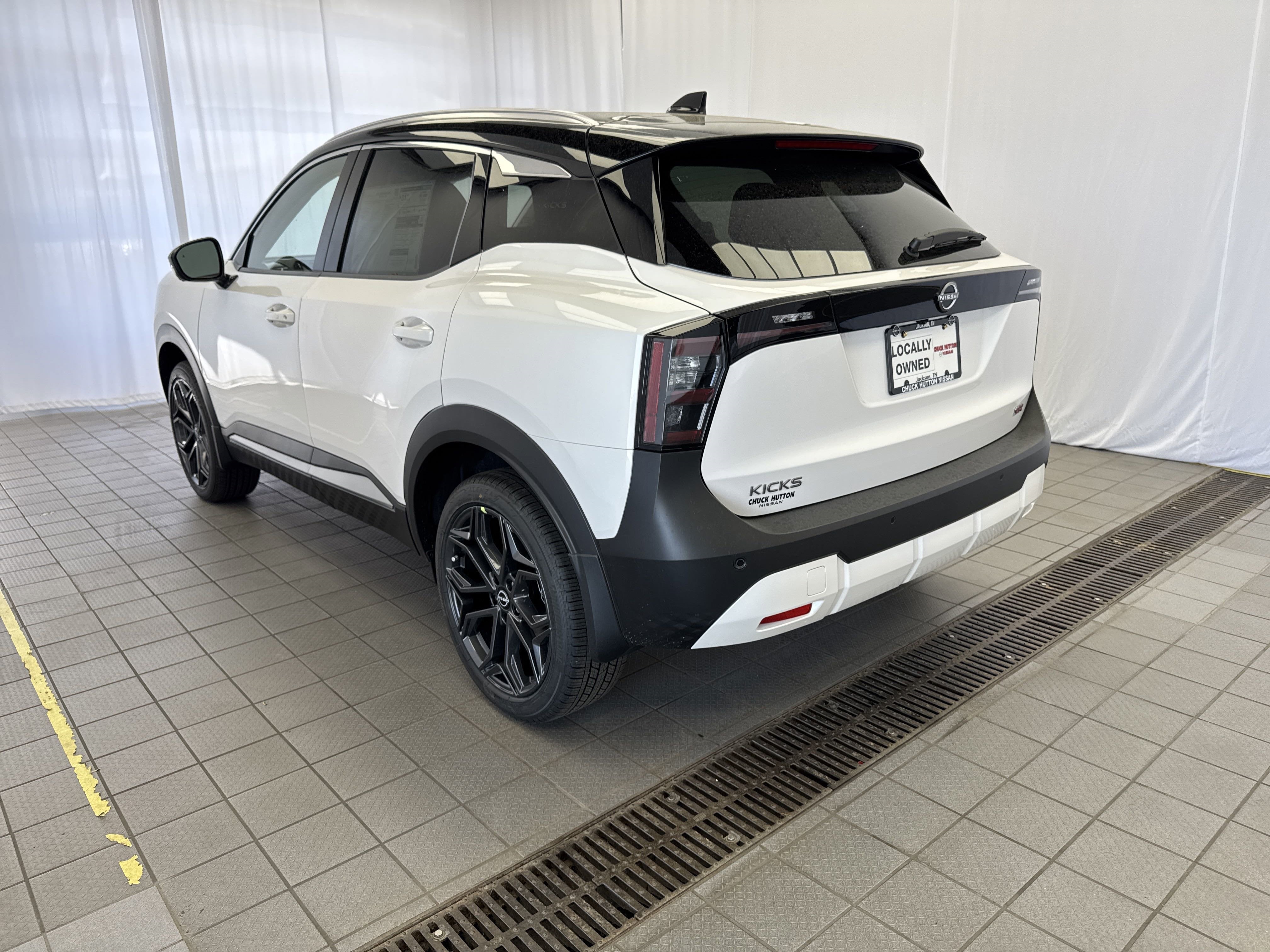 2025 Nissan Kicks SR