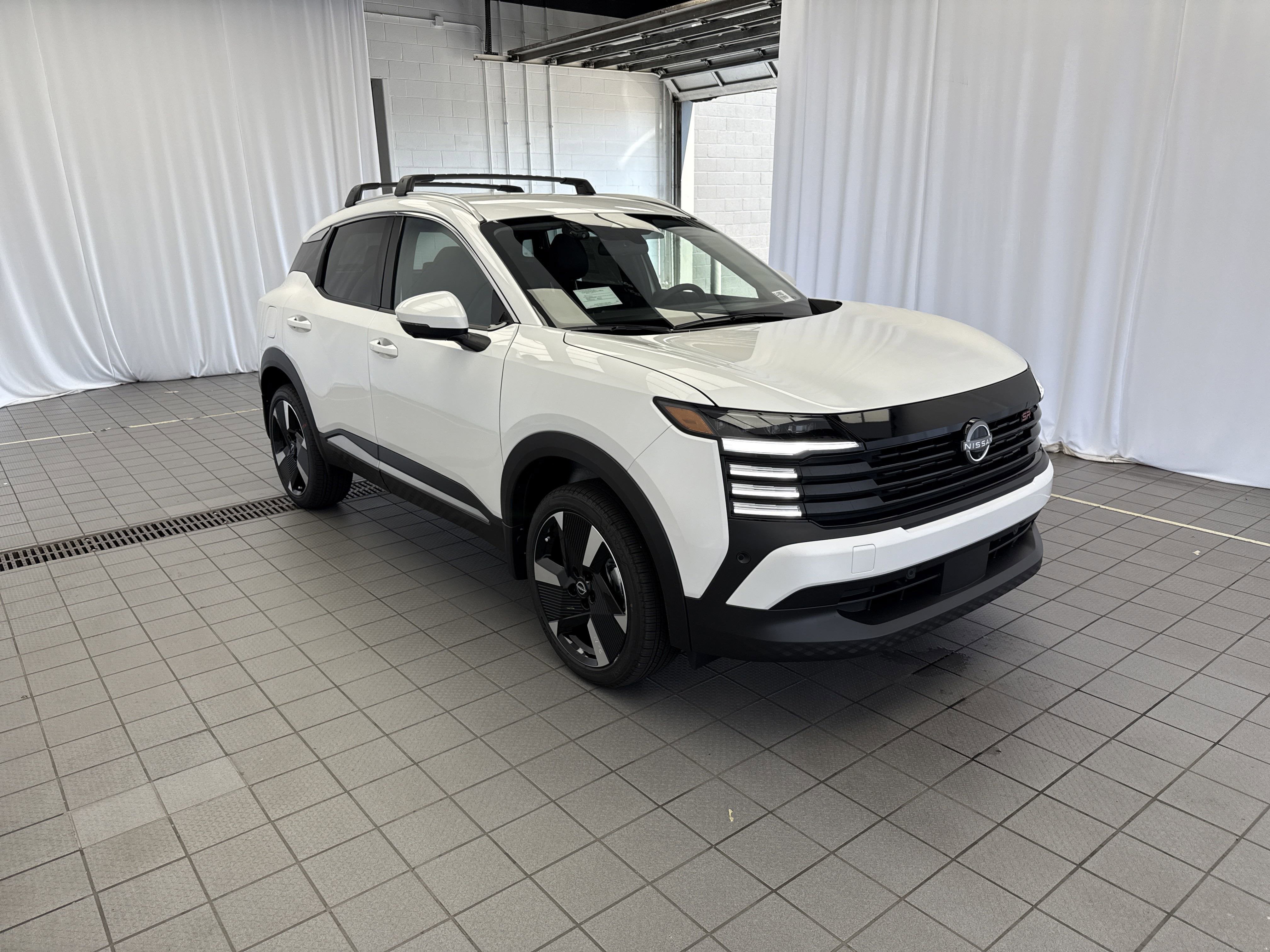 2025 Nissan Kicks SR