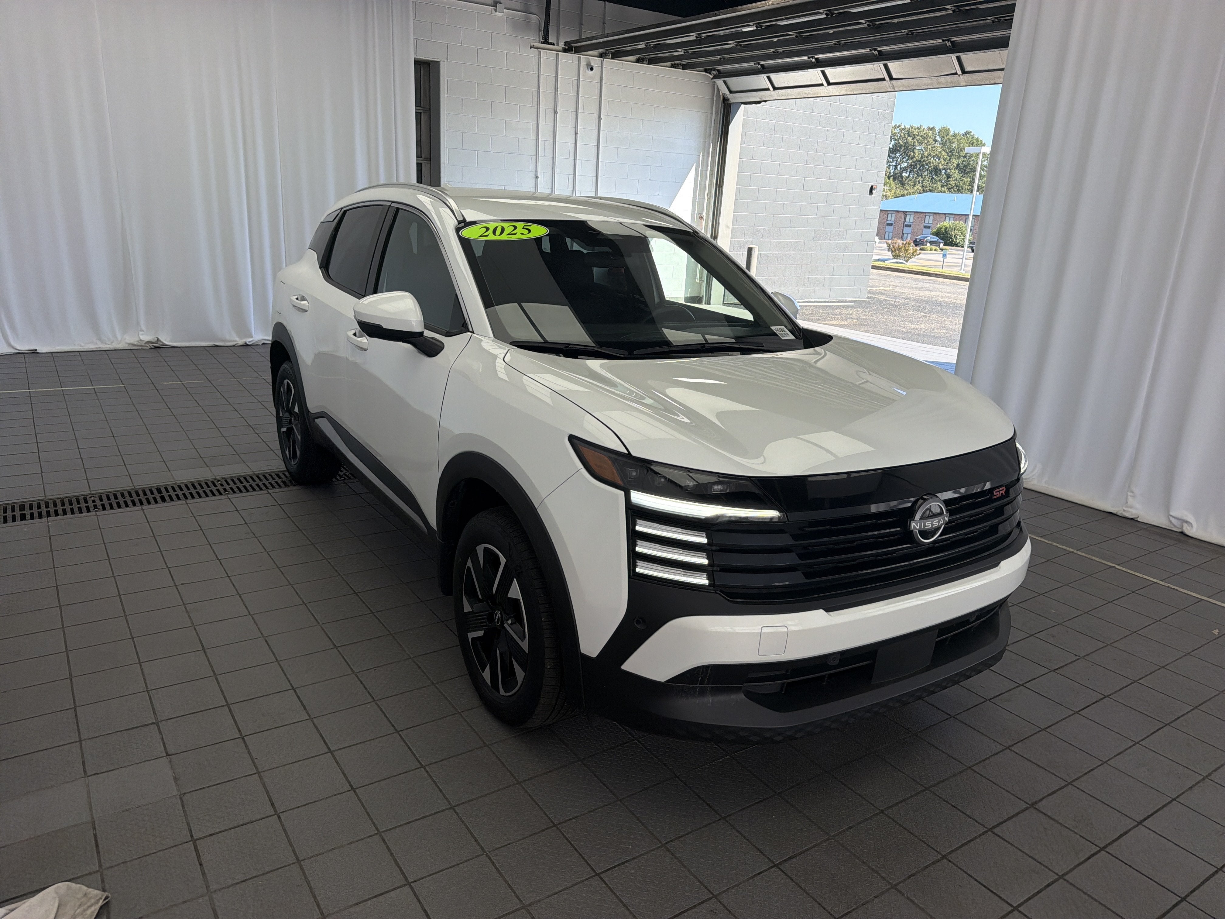 2025 Nissan Kicks SR