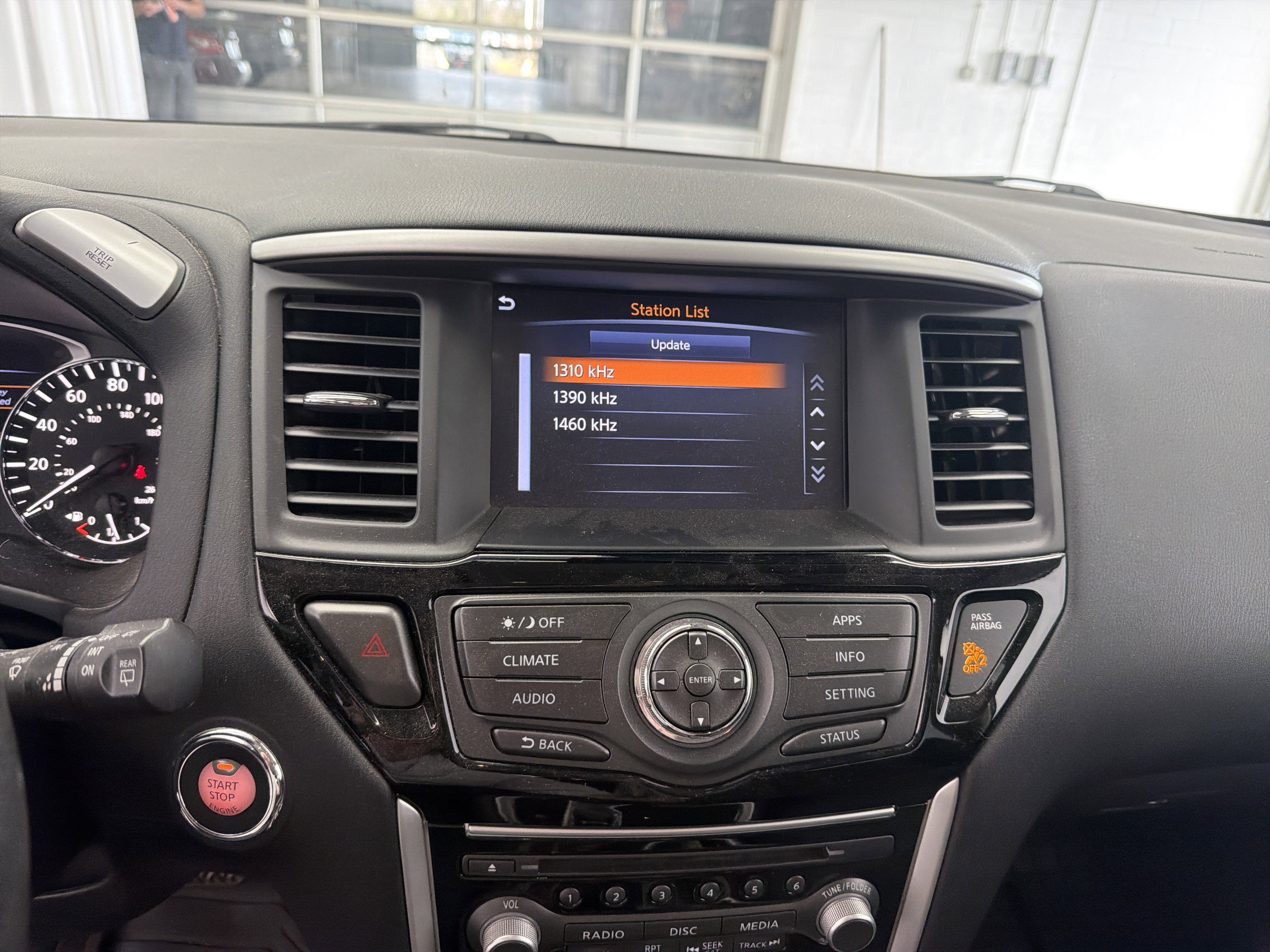 2019 Nissan Pathfinder SV