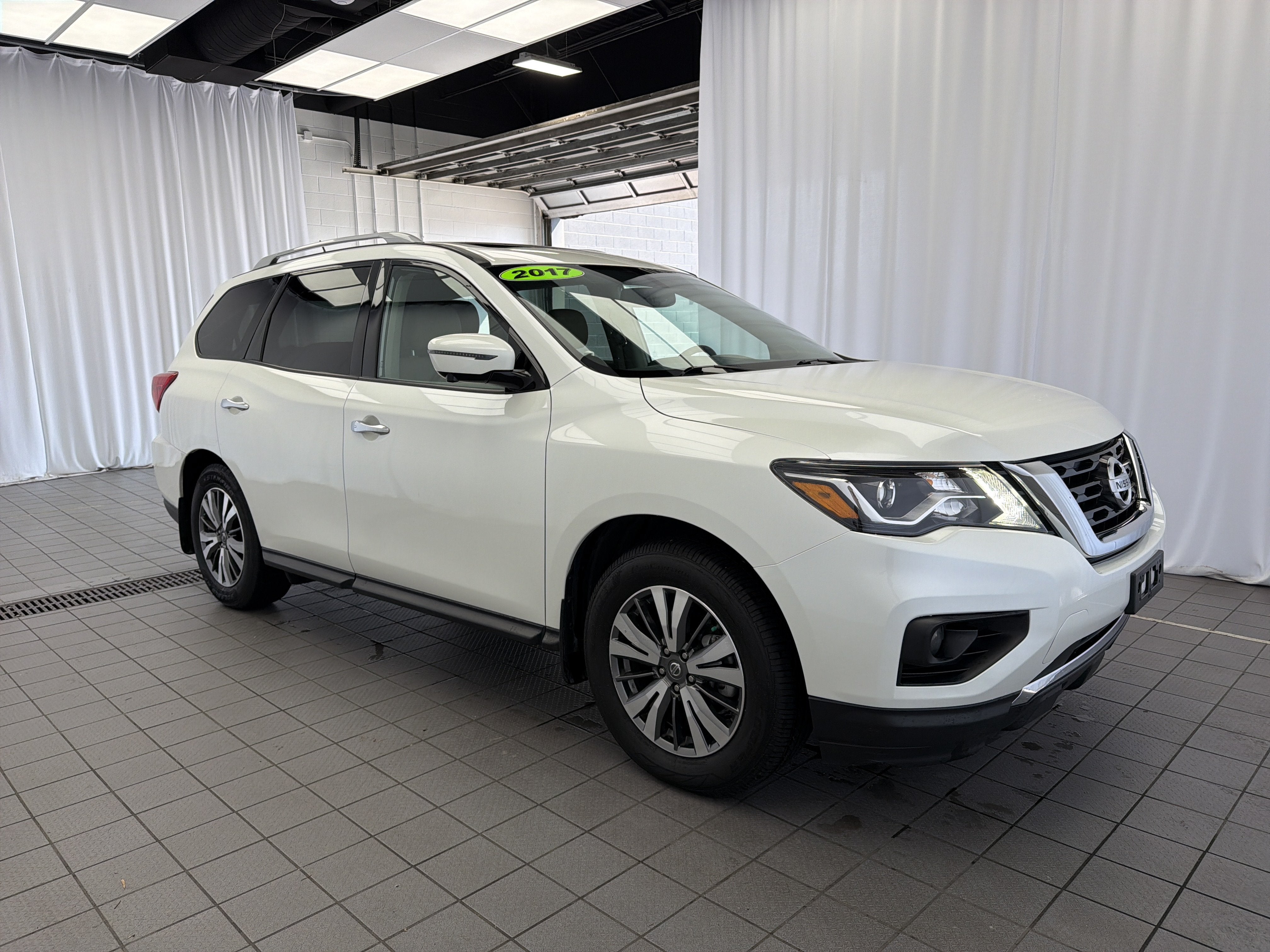 2017 Nissan Pathfinder SL