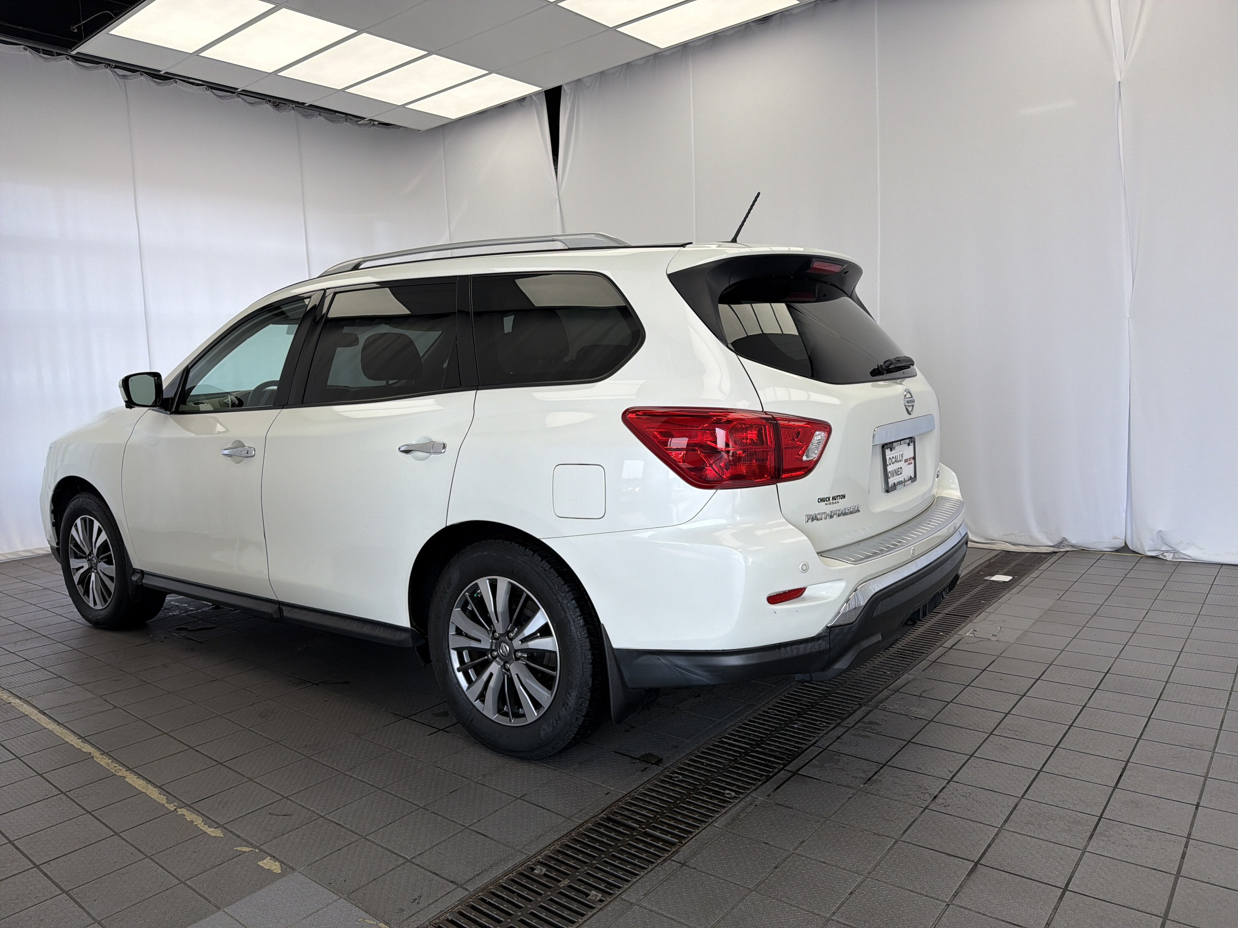 2017 Nissan Pathfinder SL