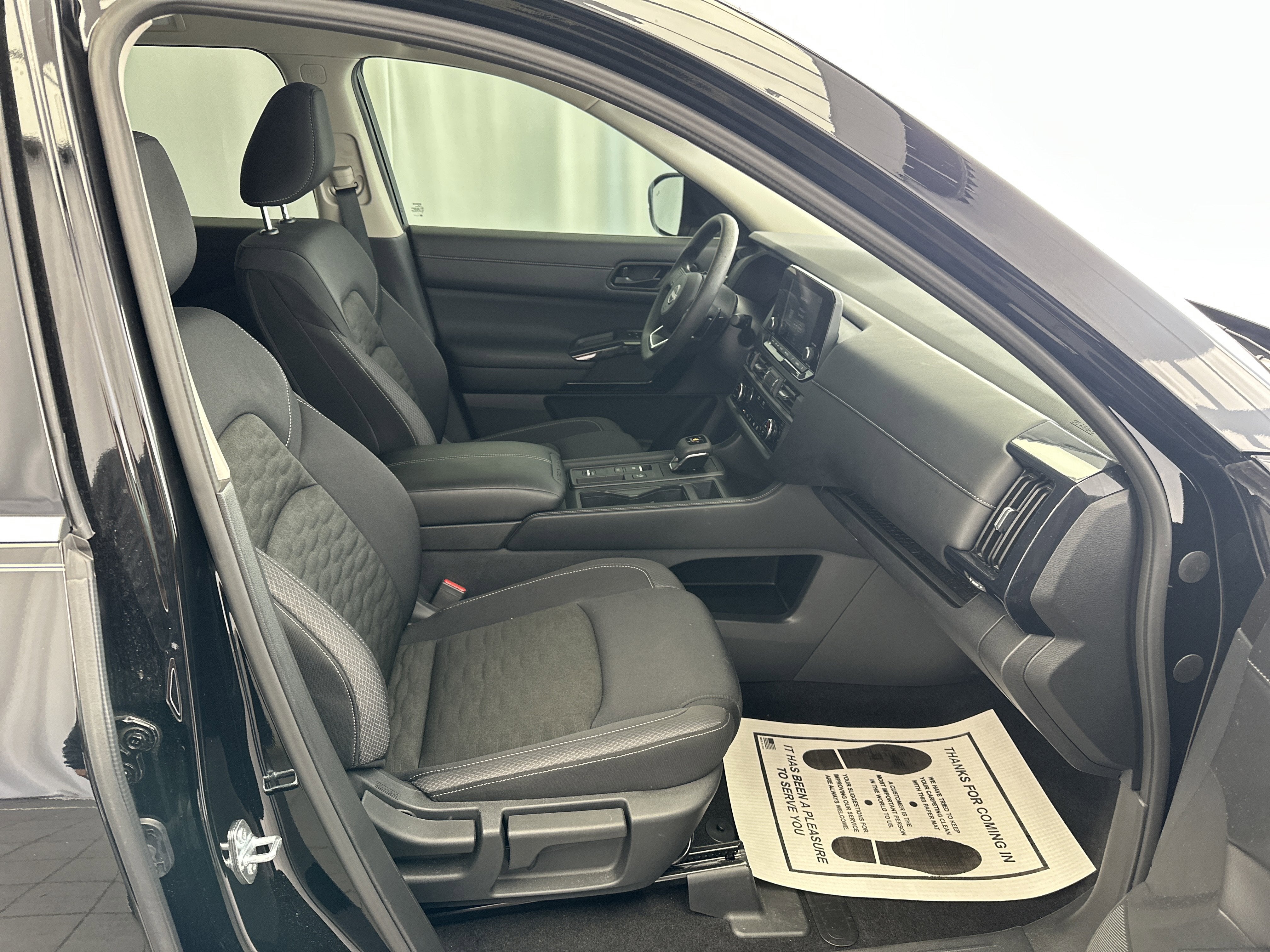 2025 Nissan Pathfinder S