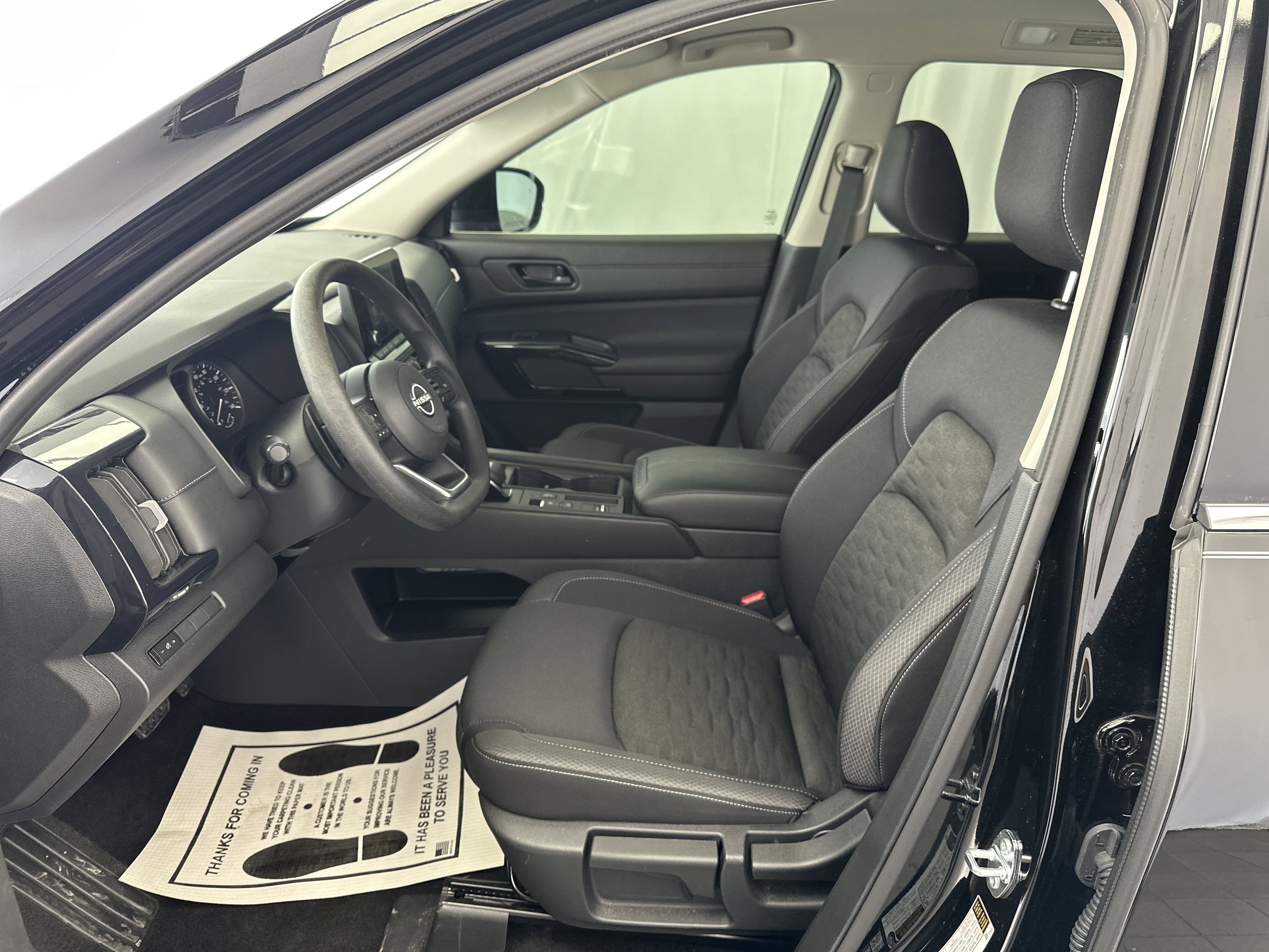 2025 Nissan Pathfinder S