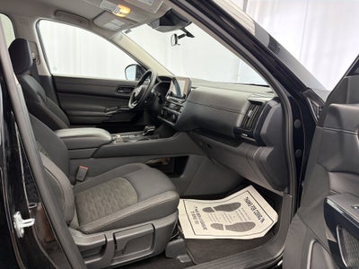 2025 Nissan Pathfinder S