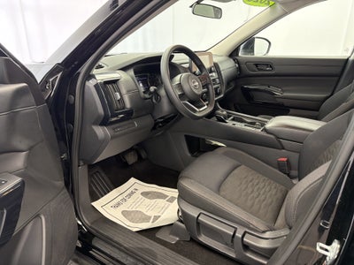 2025 Nissan Pathfinder S