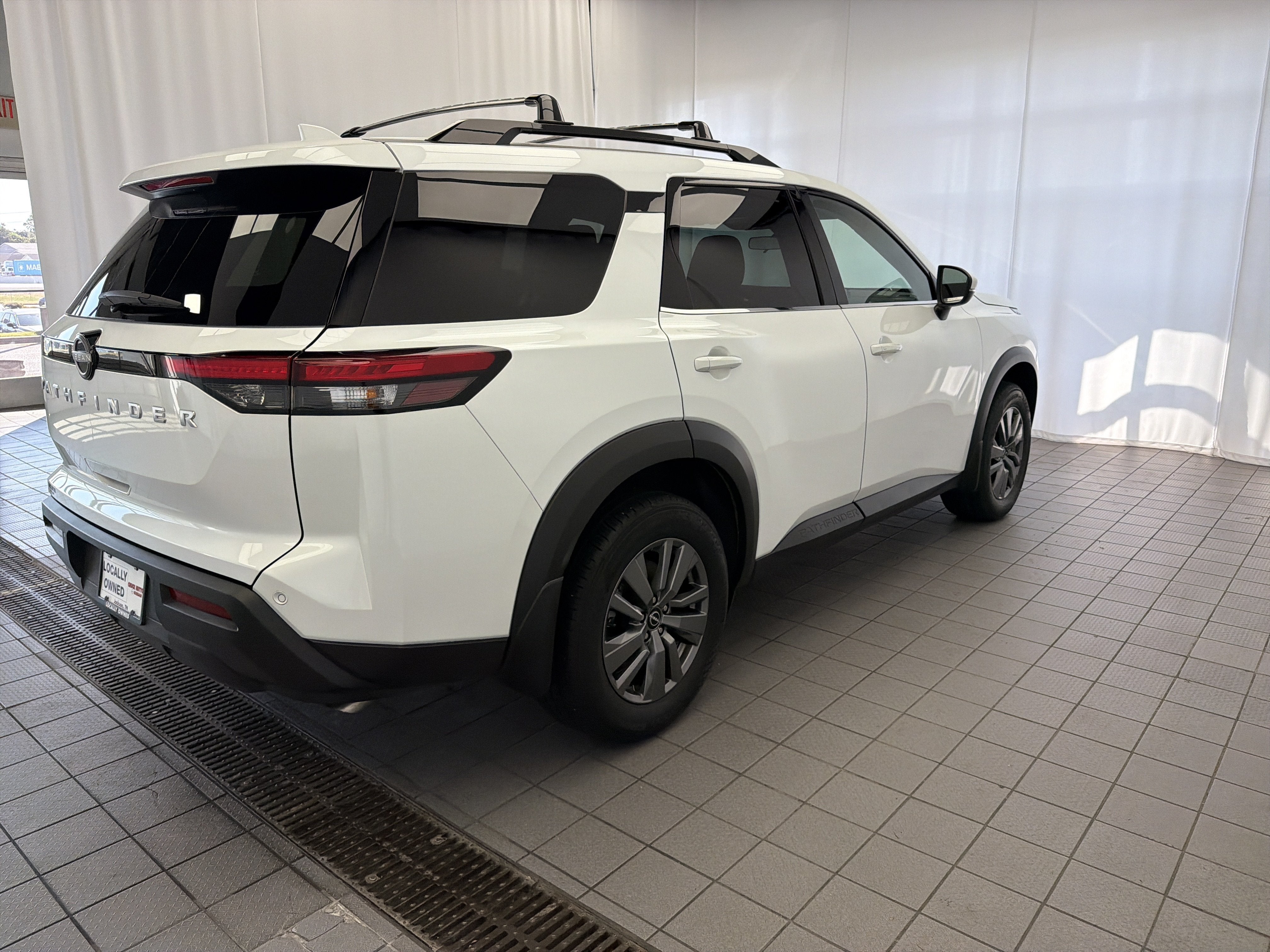 2025 Nissan Pathfinder SV