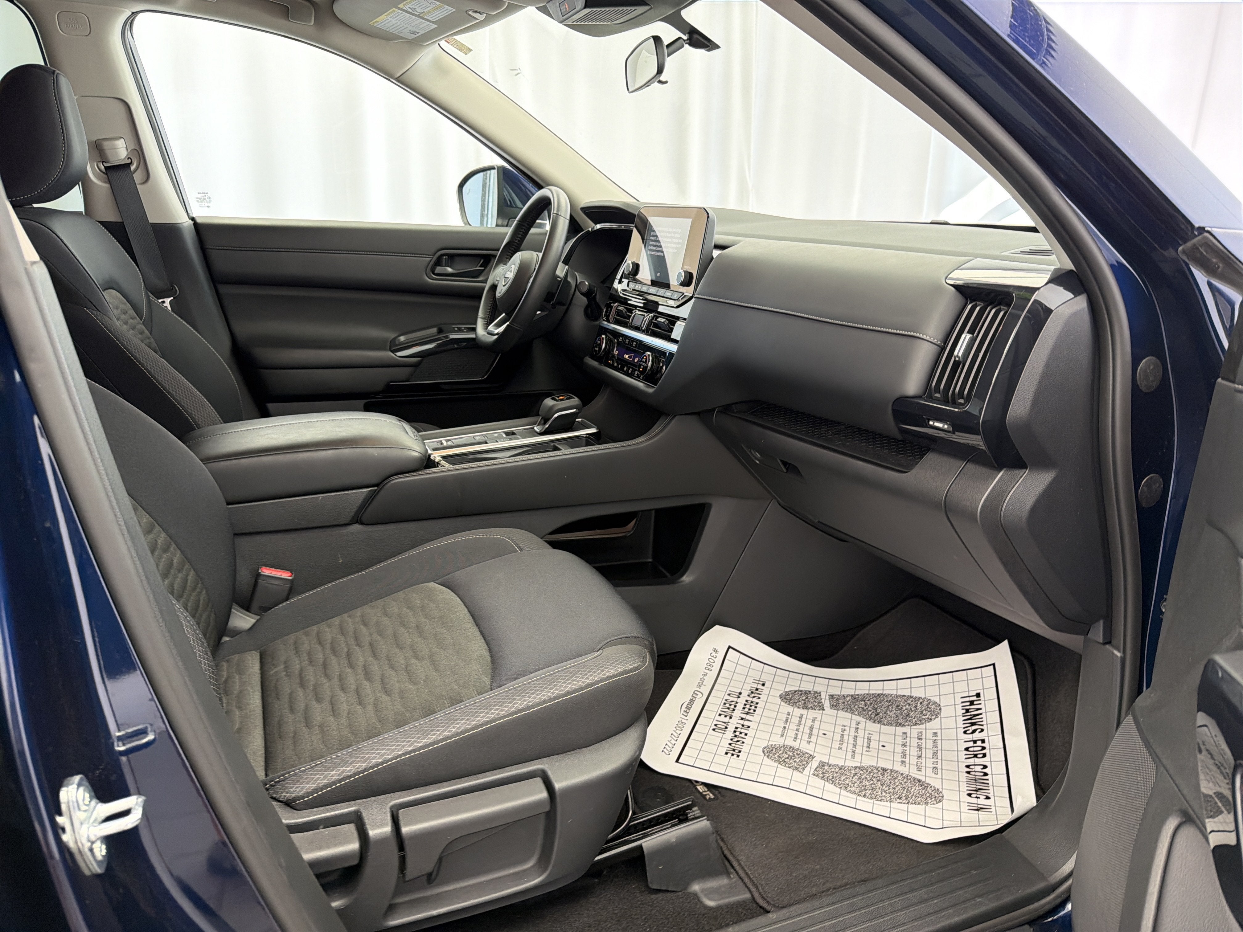 2025 Nissan Pathfinder SV