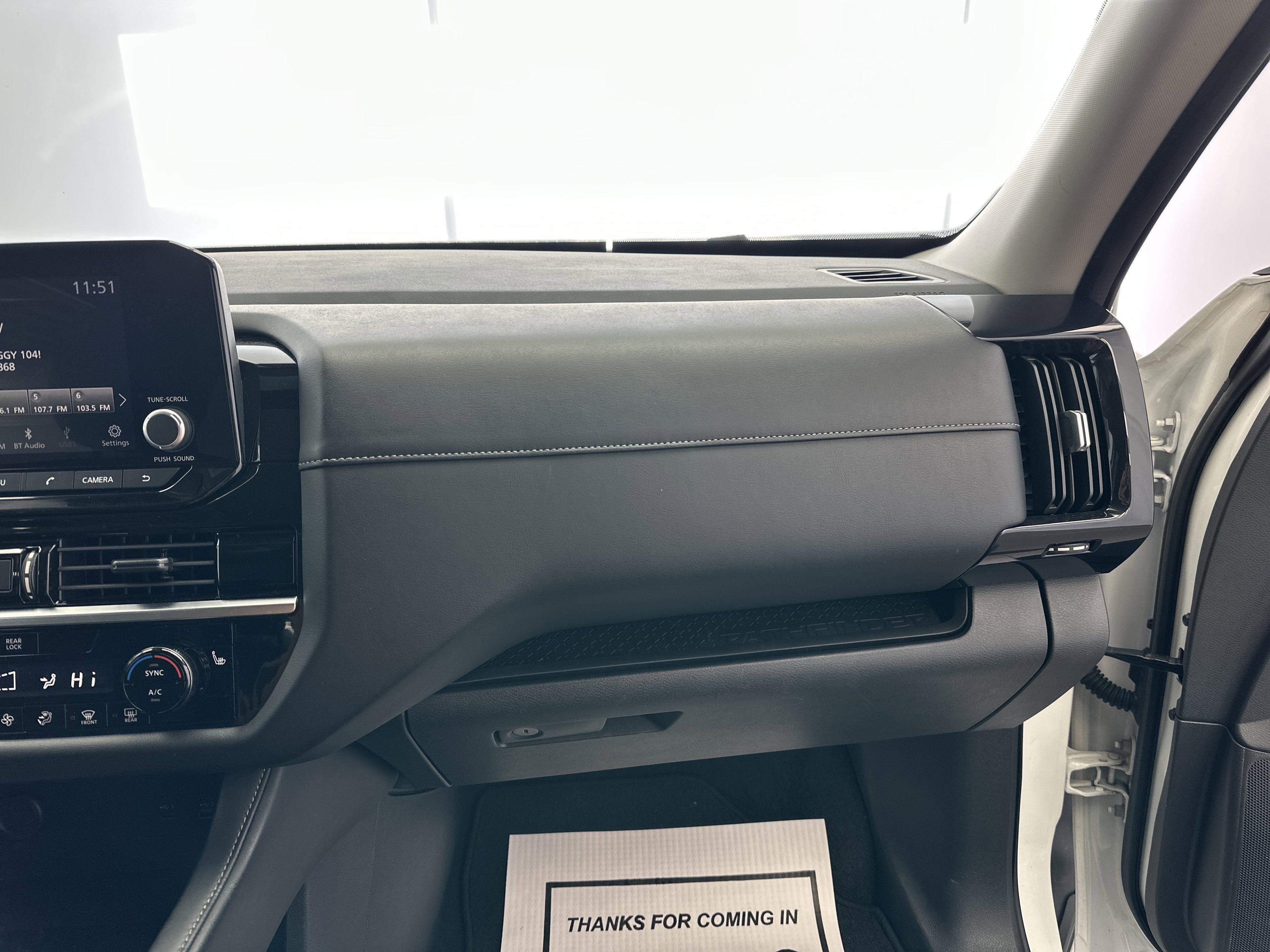 2024 Nissan Pathfinder SV