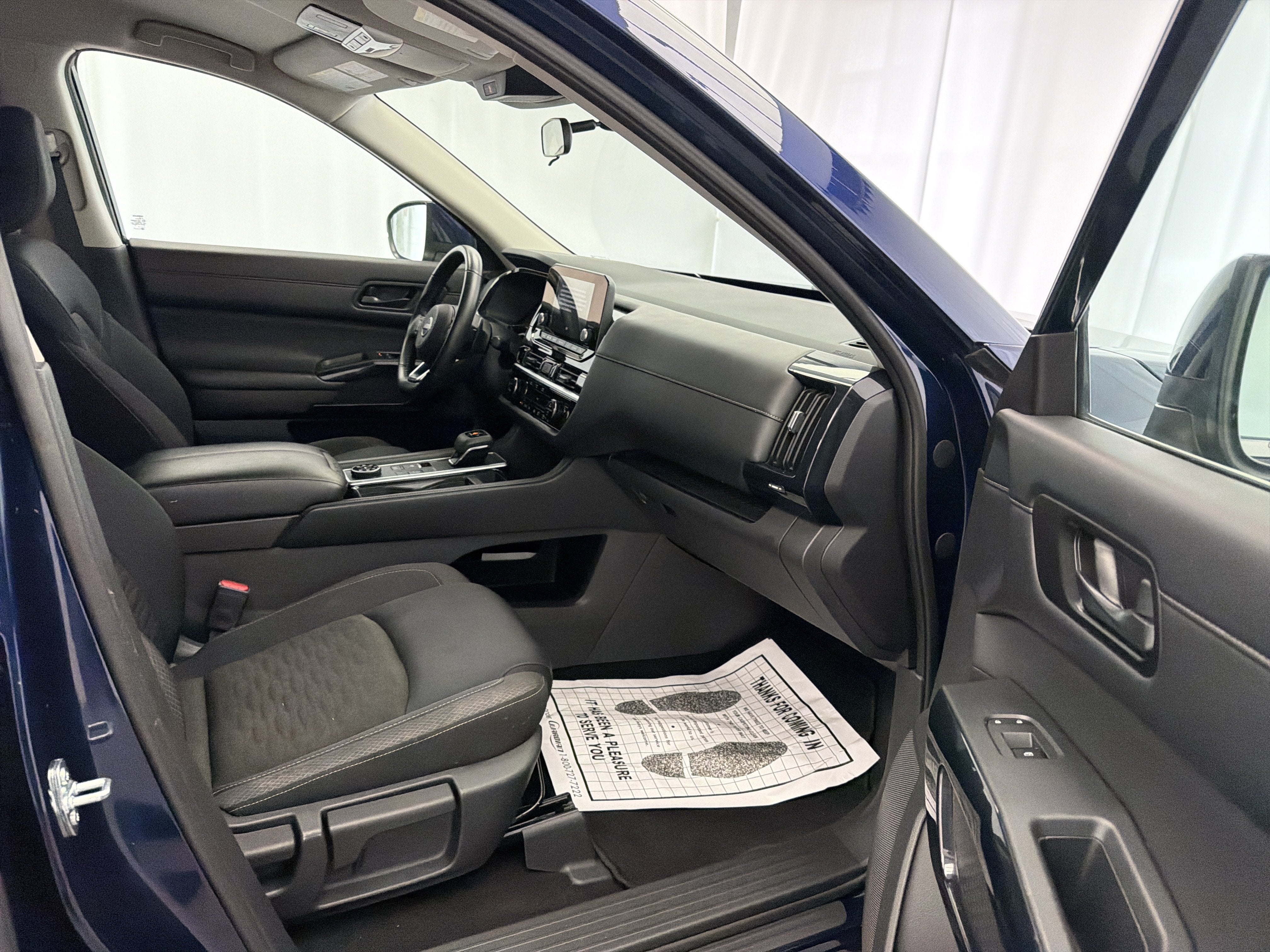 2025 Nissan Pathfinder SV