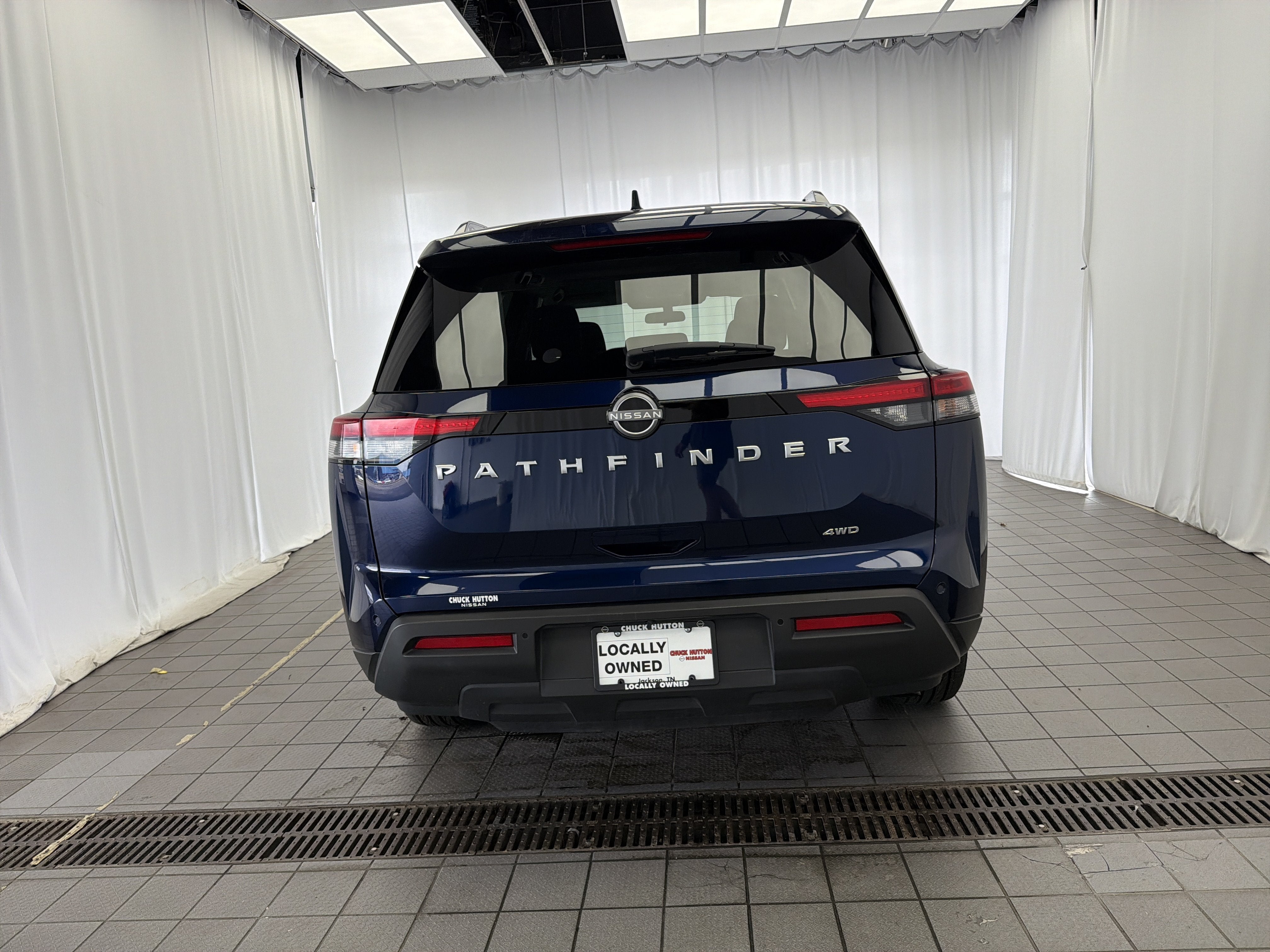 2025 Nissan Pathfinder SV