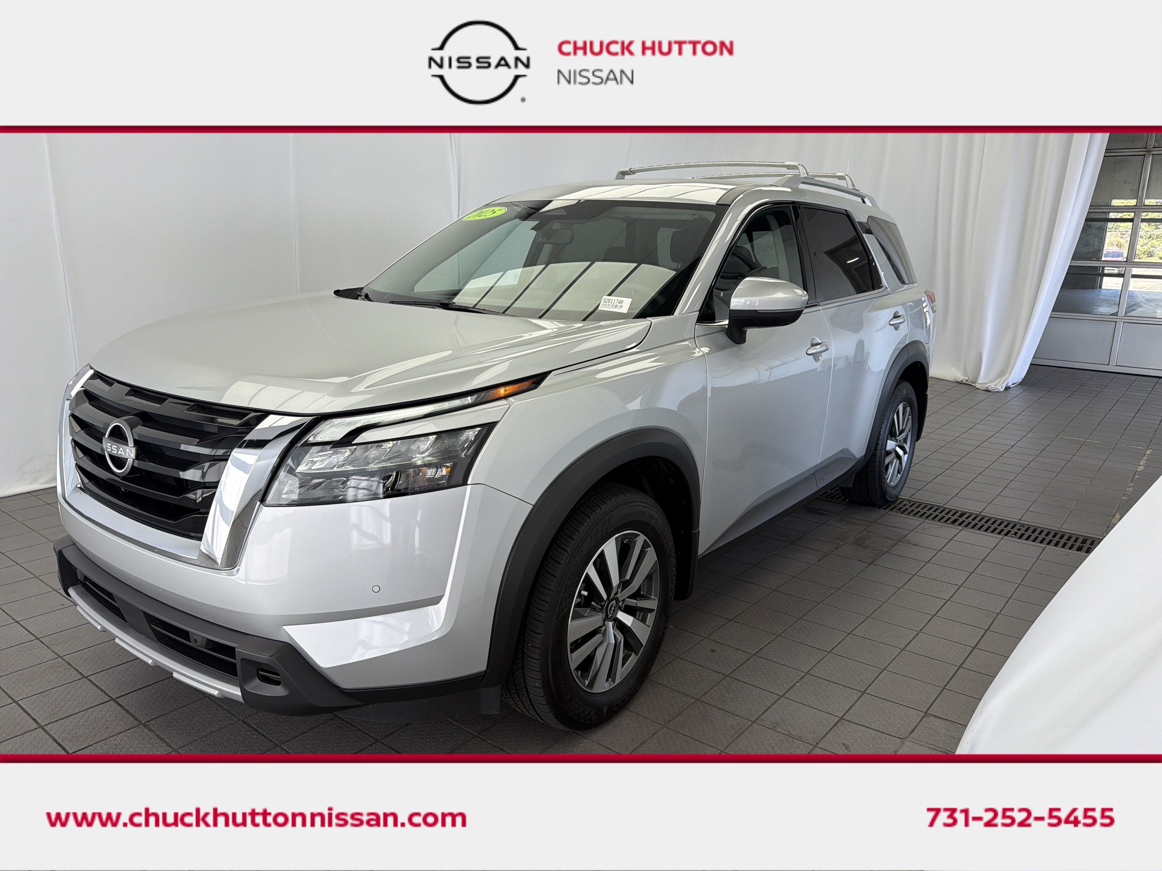 2025 Nissan Pathfinder SL