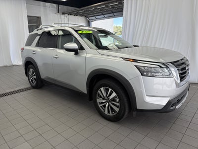 2025 Nissan Pathfinder SL