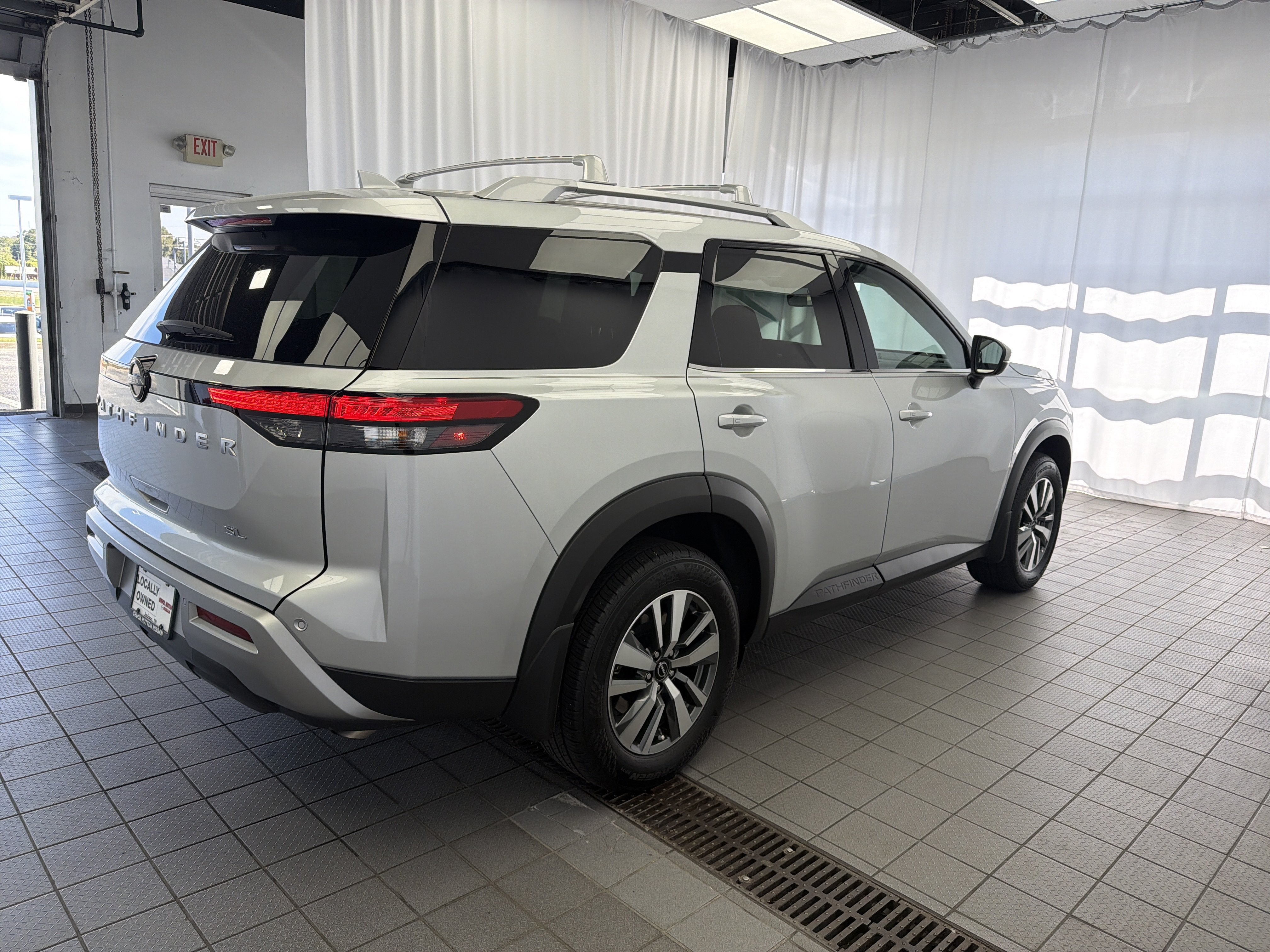 2025 Nissan Pathfinder SL