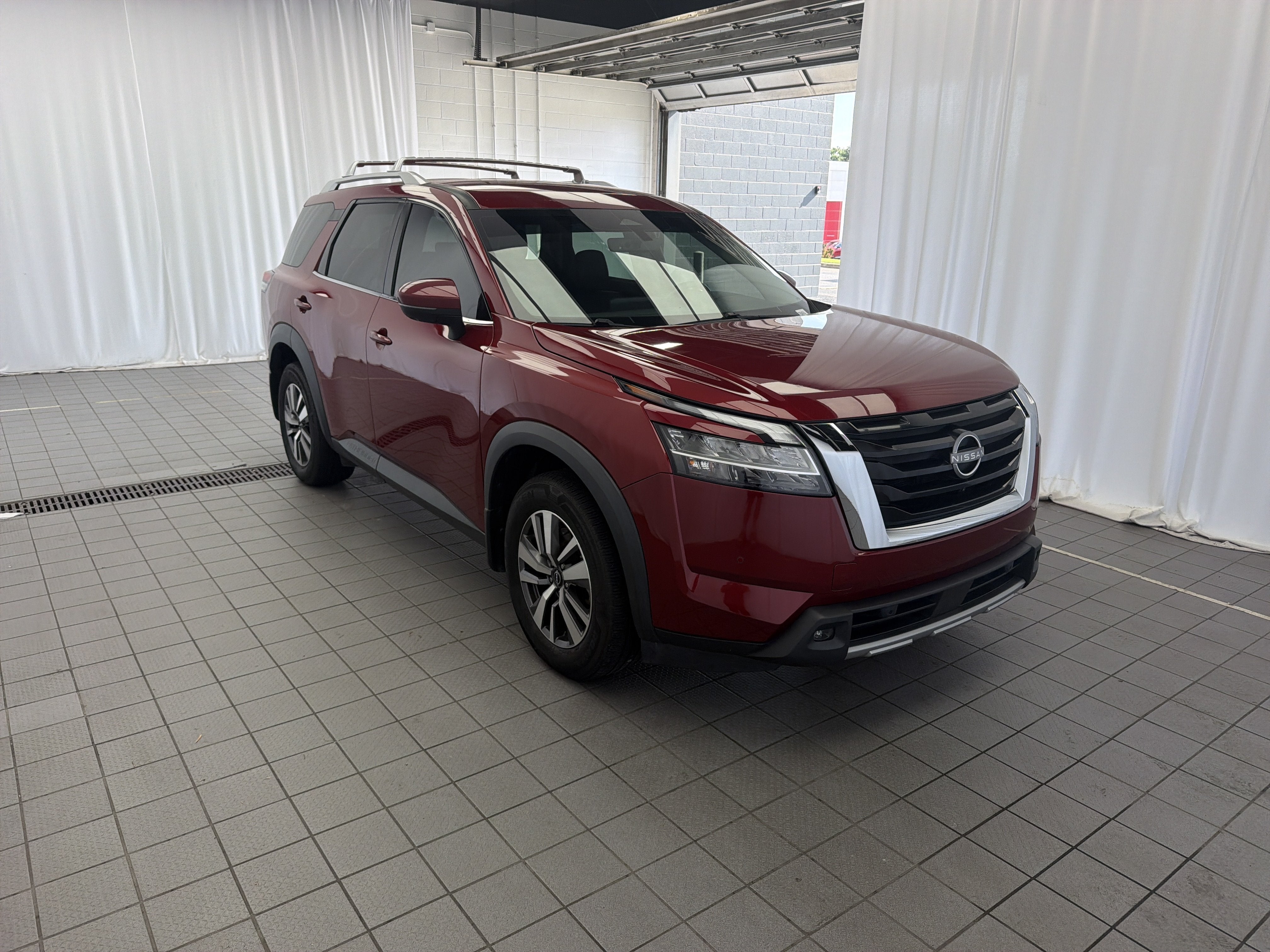 2023 Nissan Pathfinder SL