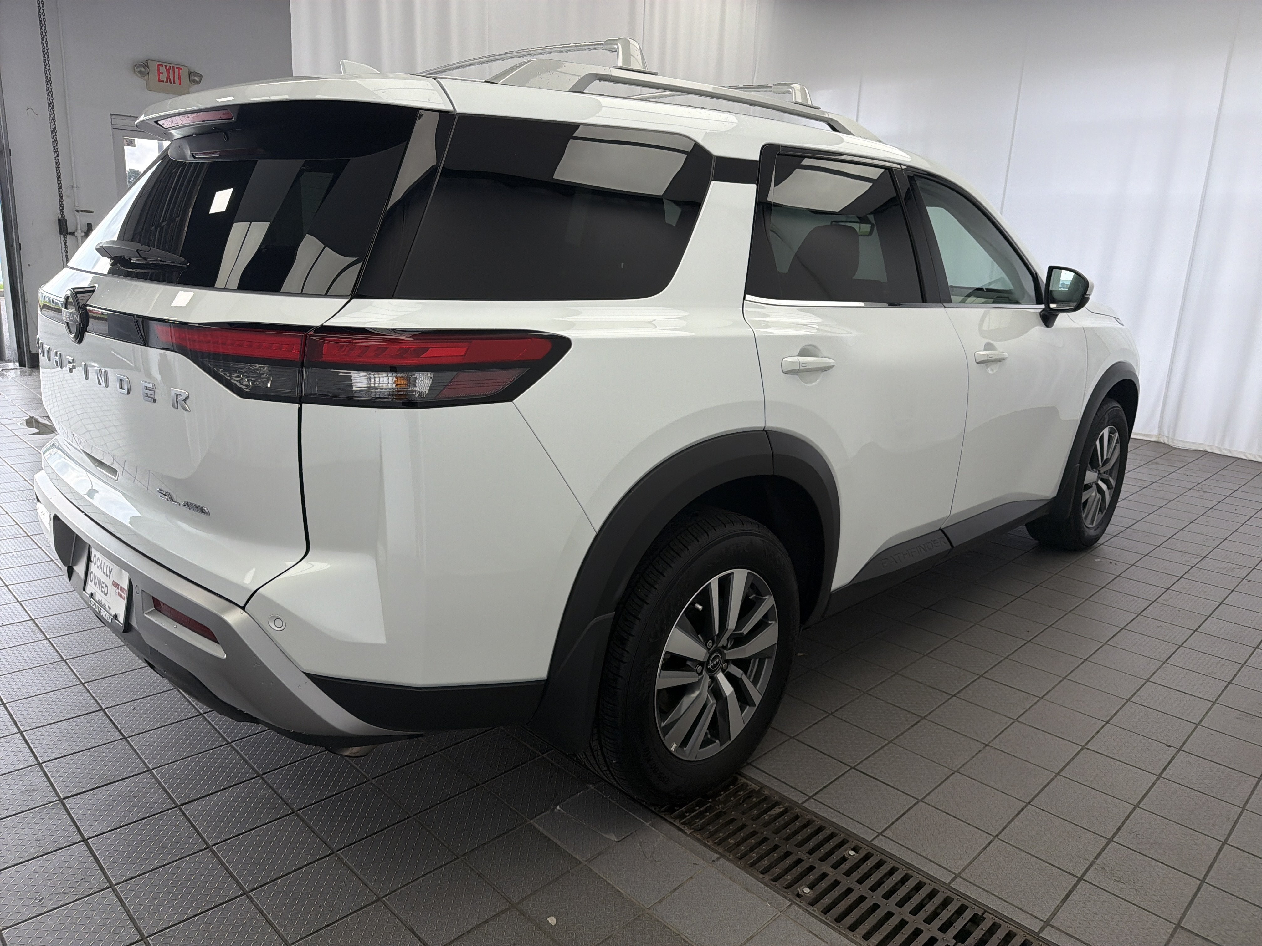 2025 Nissan Pathfinder SL