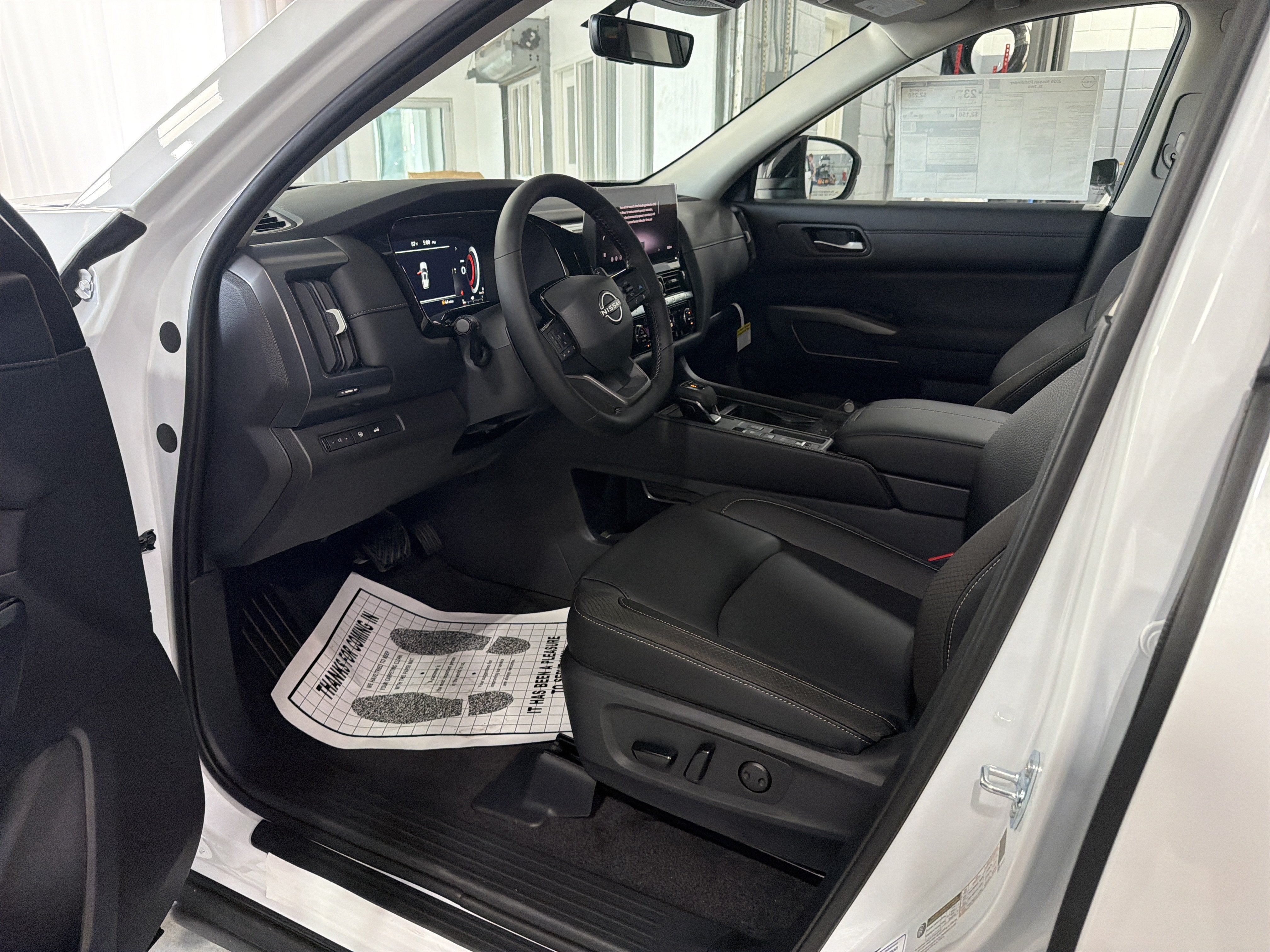 2026 Nissan Pathfinder SL