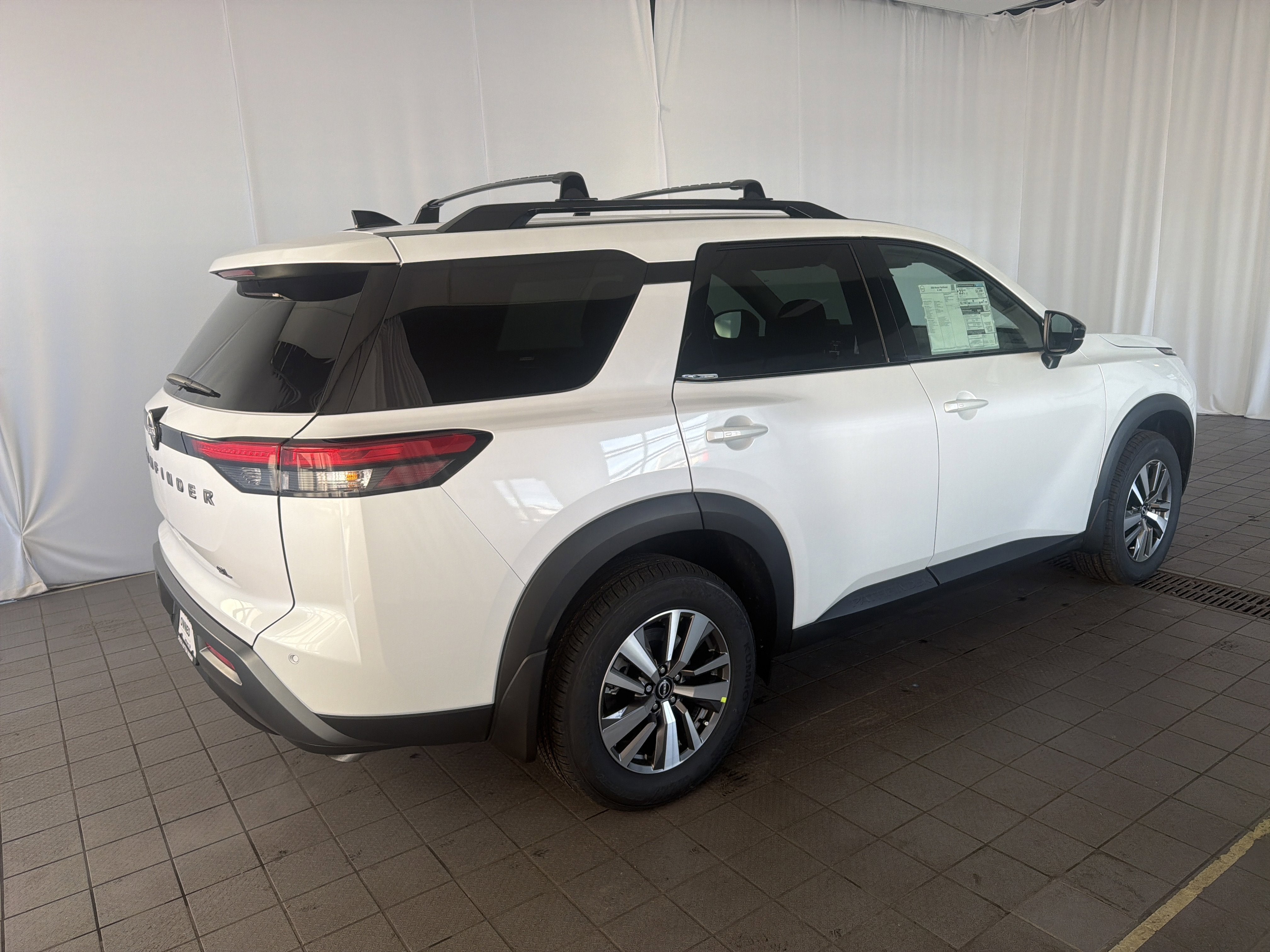 2026 Nissan Pathfinder SL