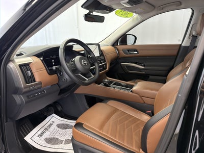 2025 Nissan Pathfinder Platinum