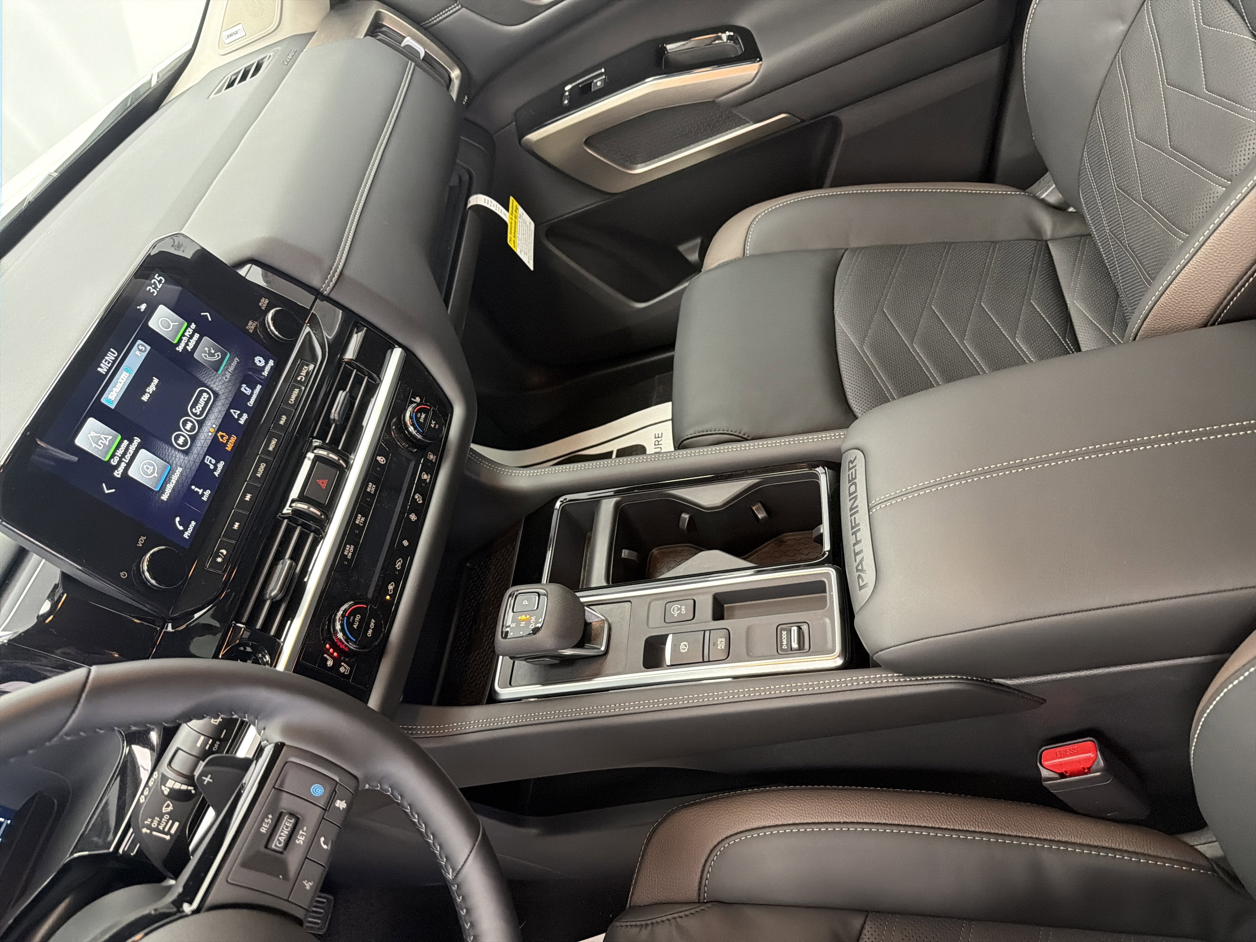 2025 Nissan Pathfinder Platinum