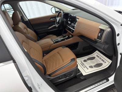 2025 Nissan Pathfinder Platinum