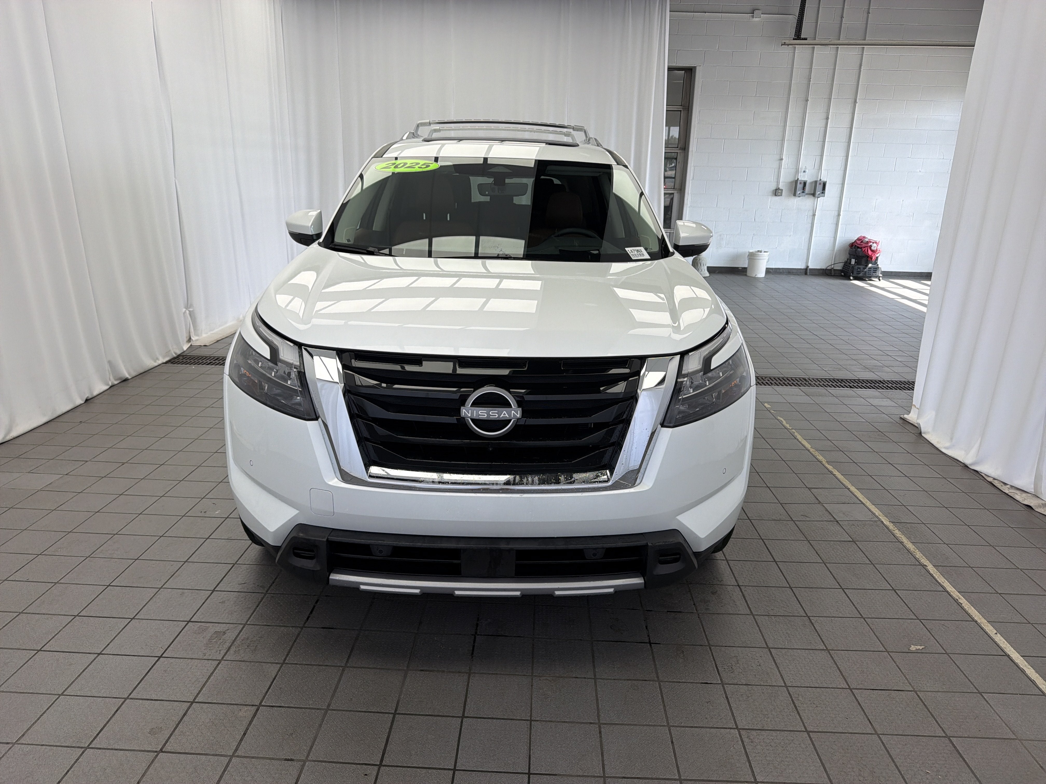 2025 Nissan Pathfinder Platinum