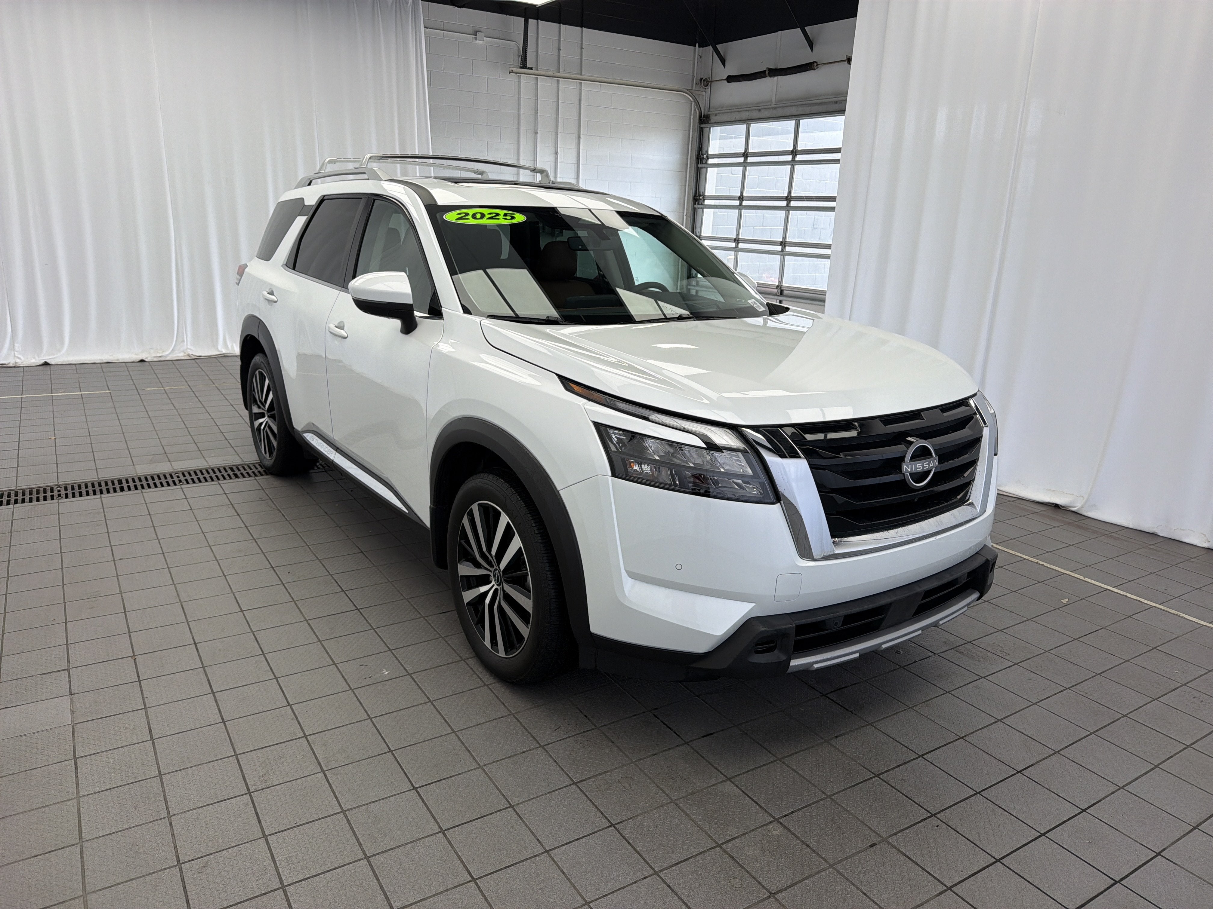 2025 Nissan Pathfinder Platinum