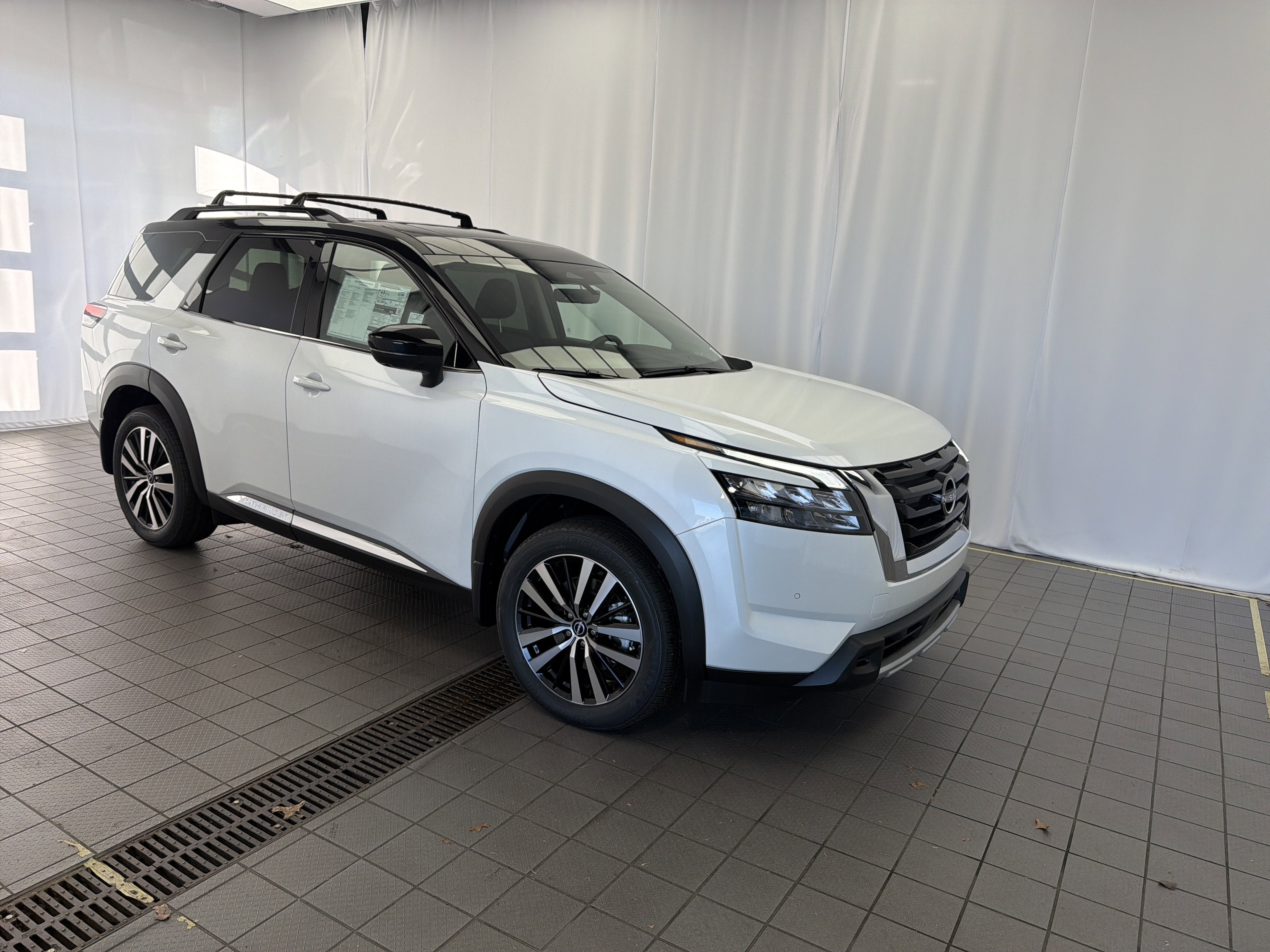 2025 Nissan Pathfinder Platinum