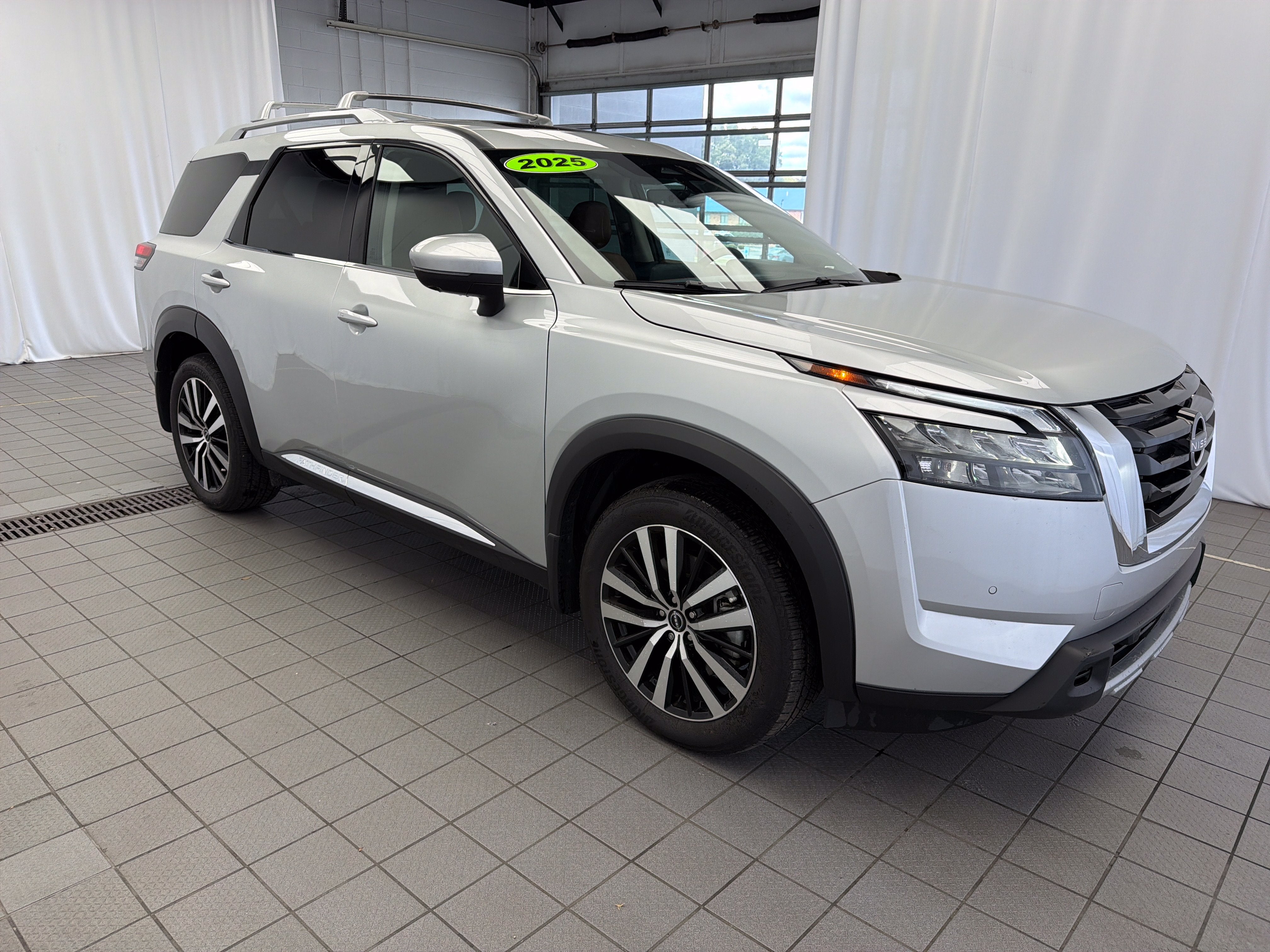 2025 Nissan Pathfinder Platinum