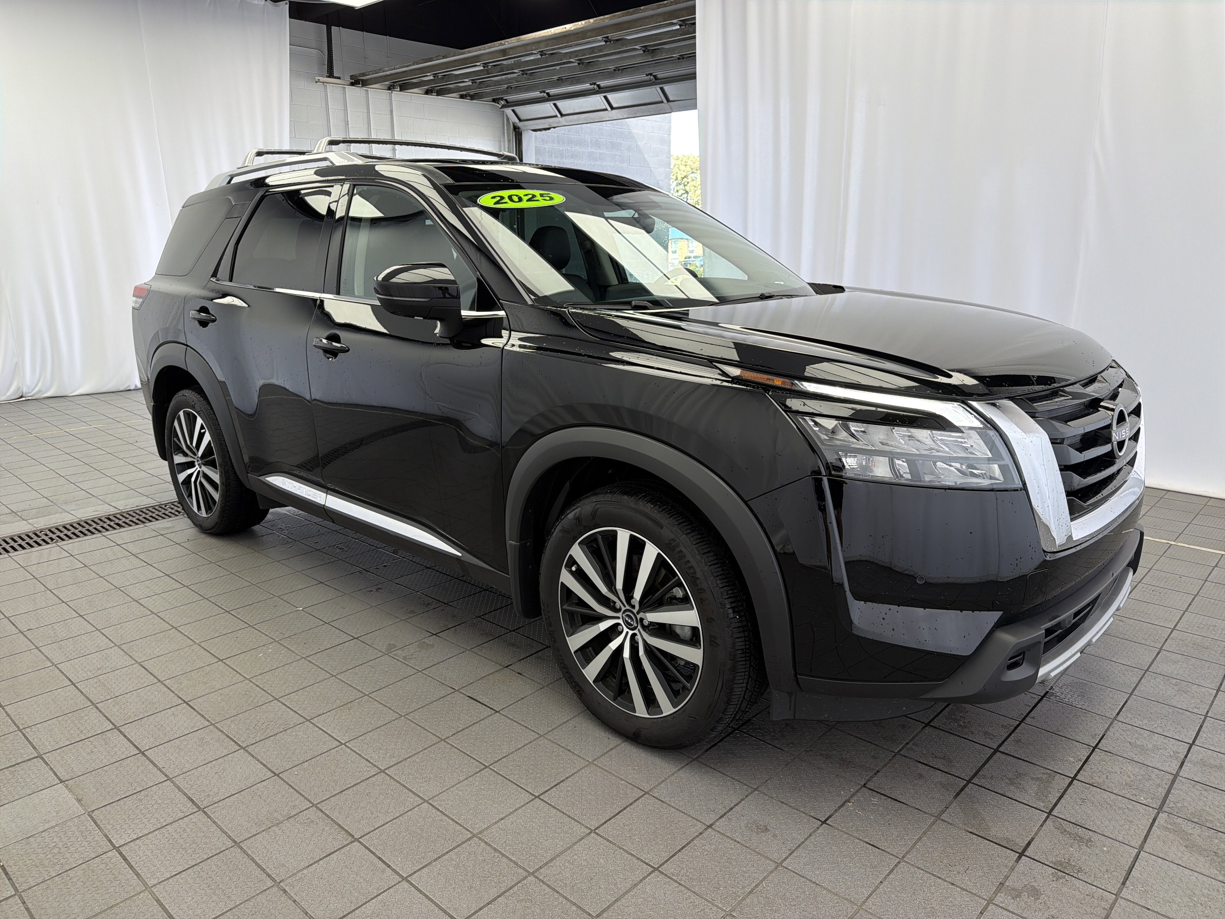 2025 Nissan Pathfinder Platinum