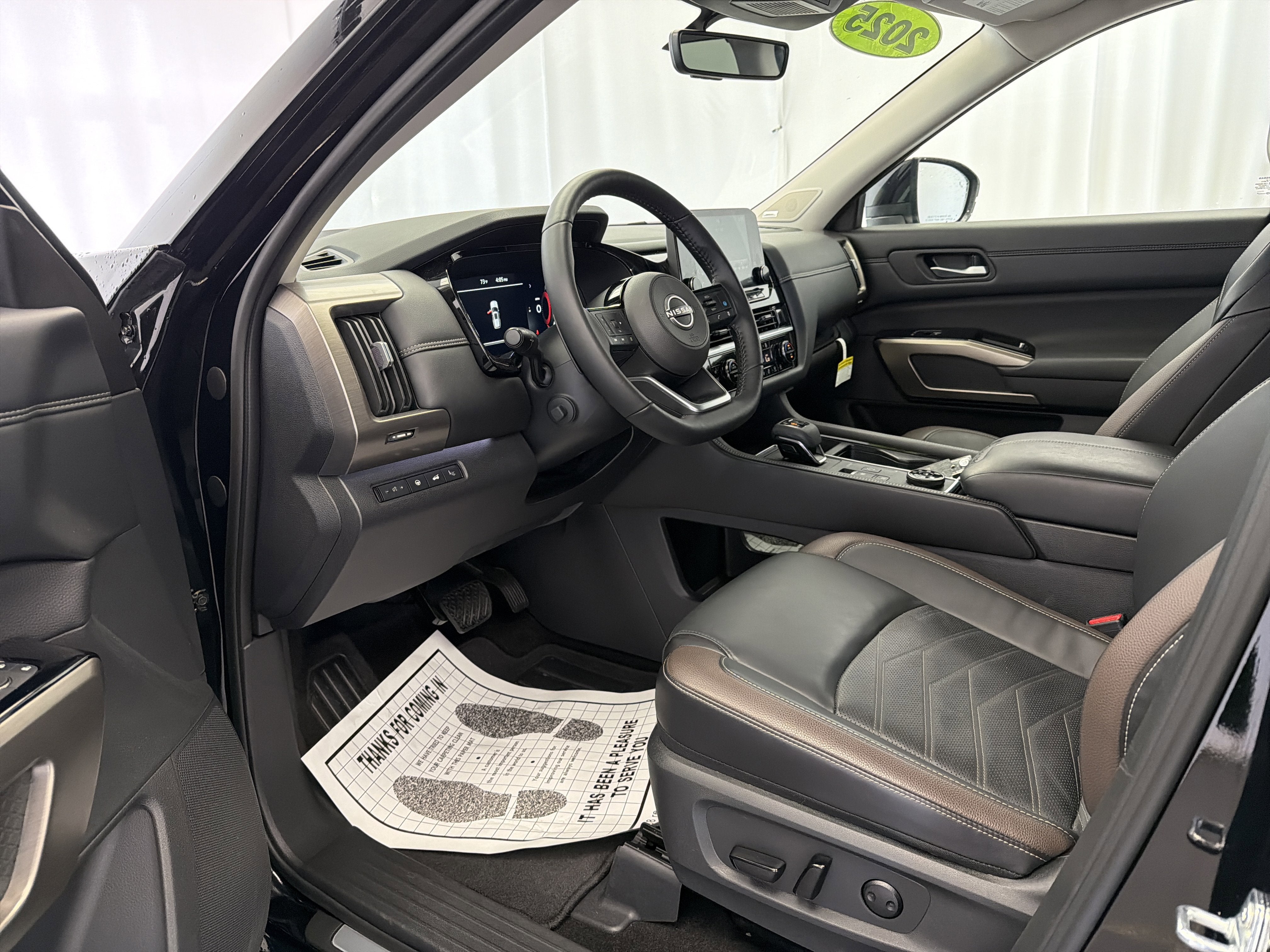 2025 Nissan Pathfinder Platinum