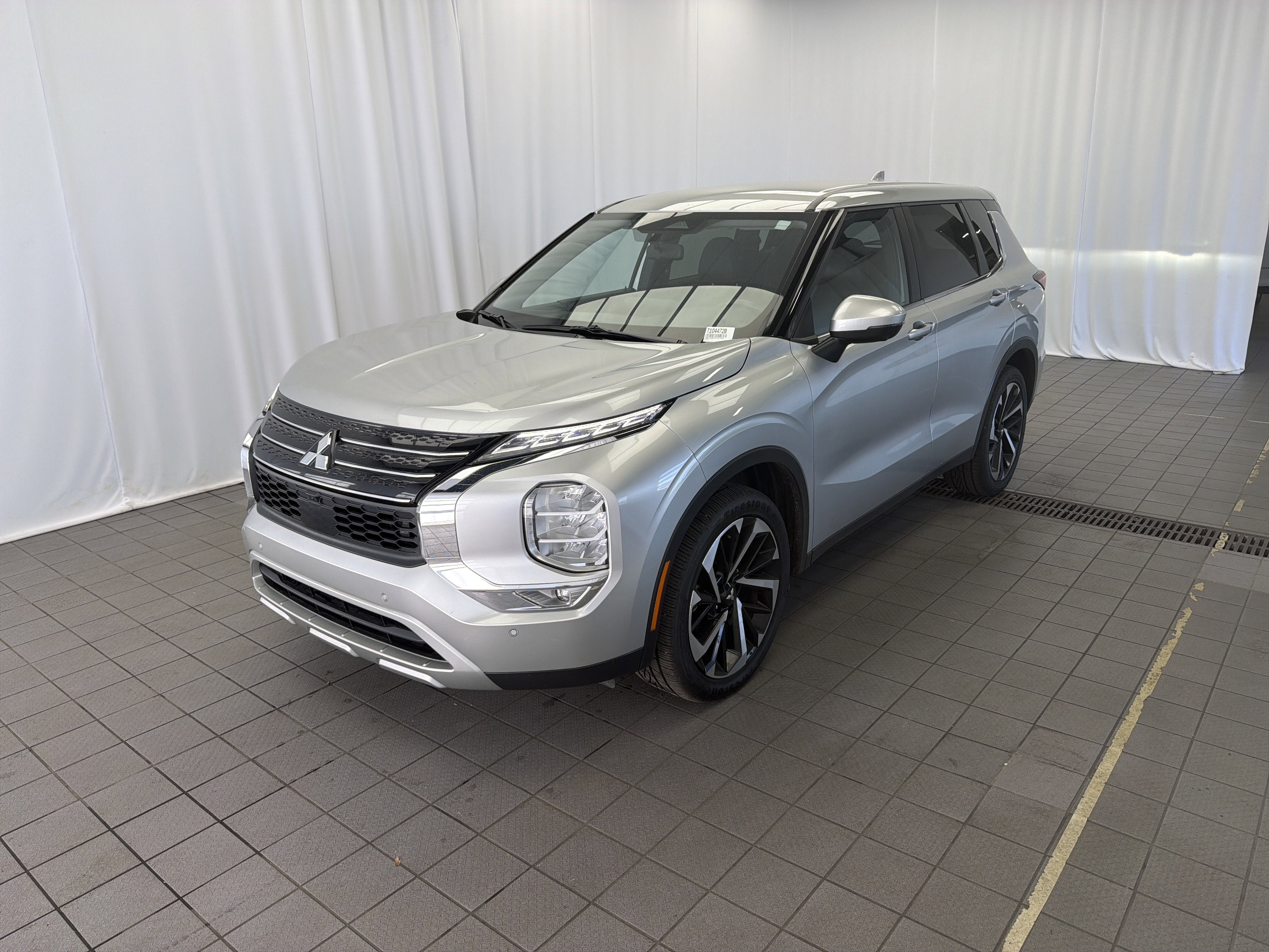 2024 Mitsubishi Outlander Base