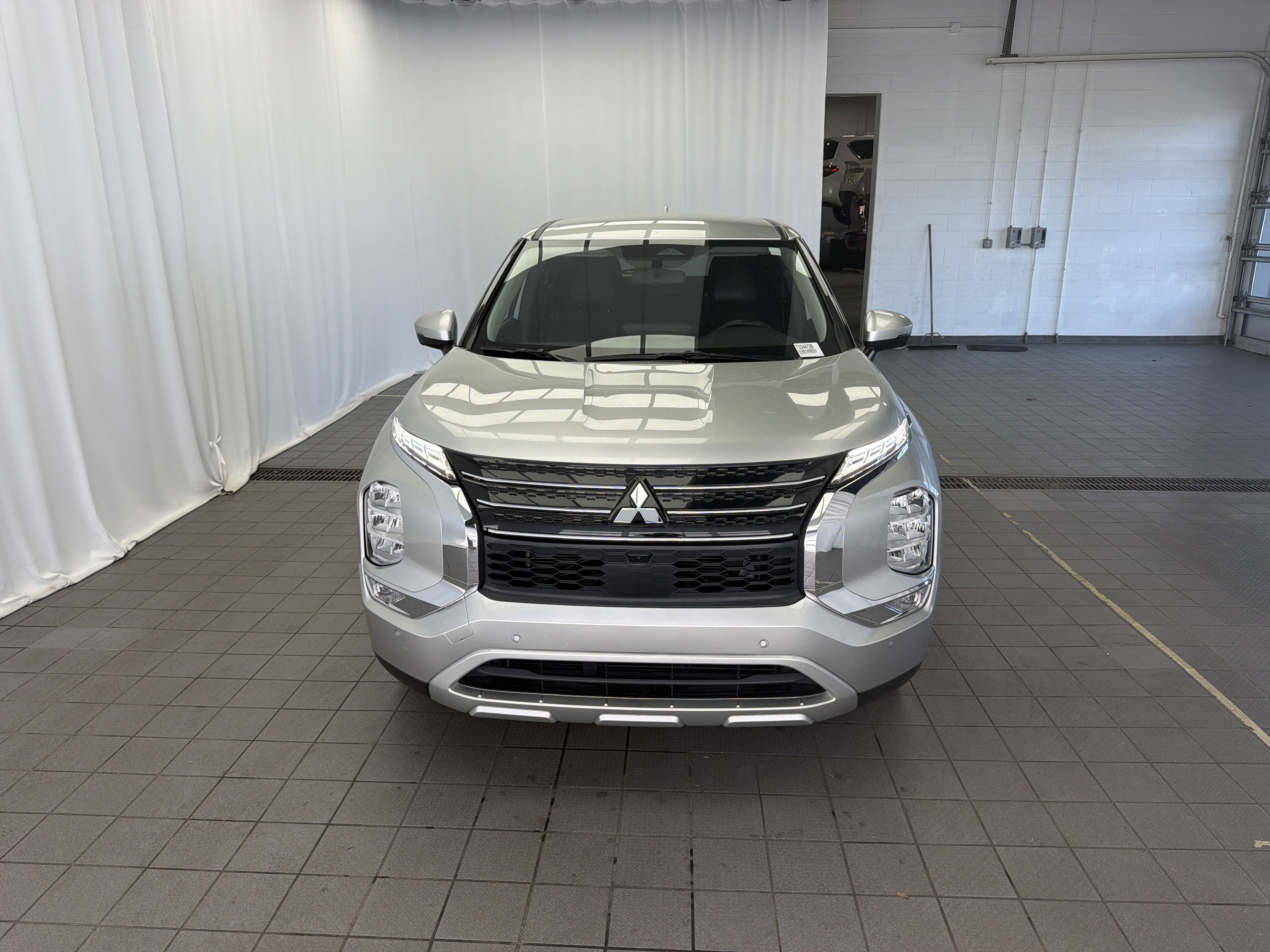 2024 Mitsubishi Outlander Base