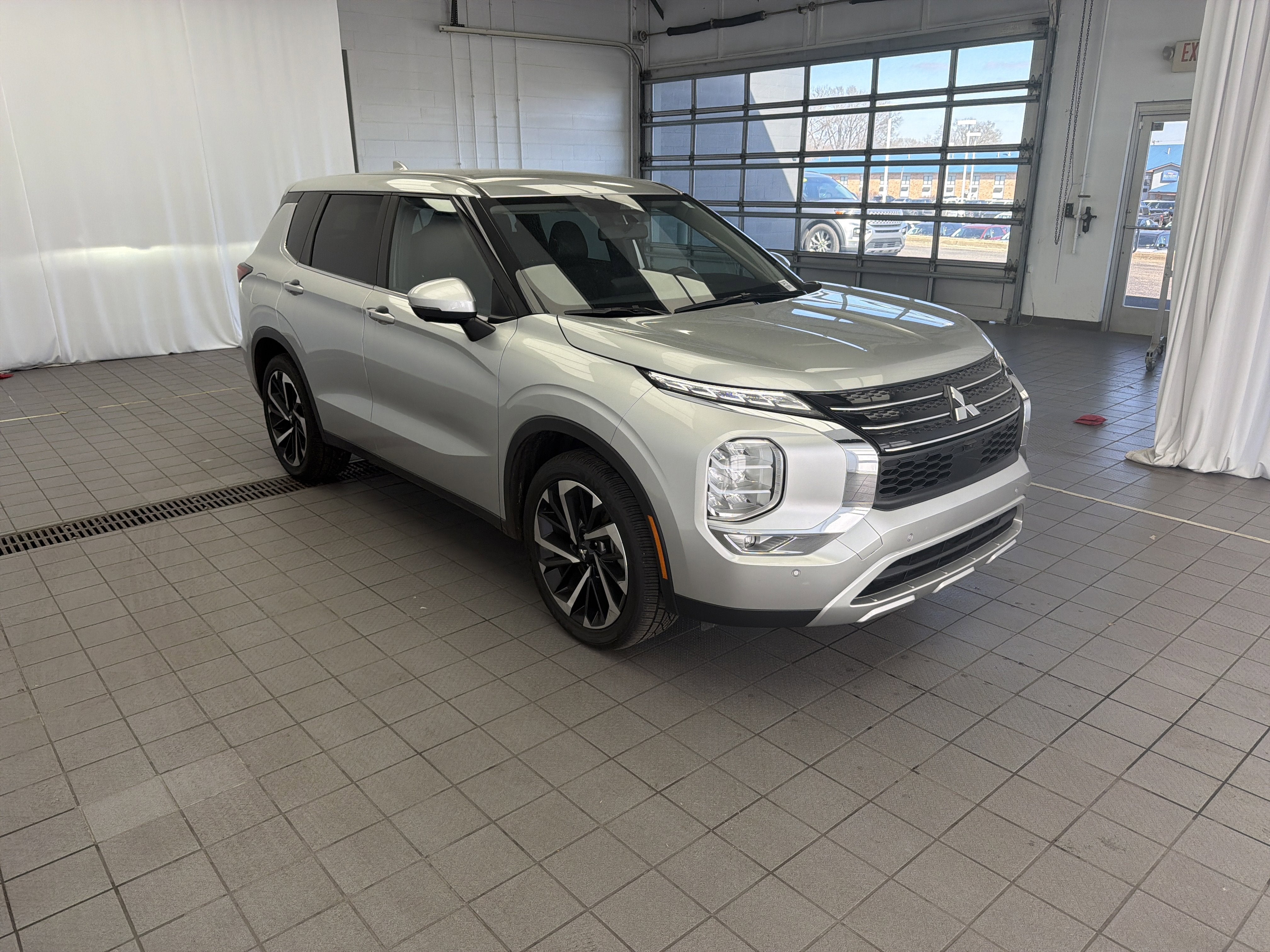 2024 Mitsubishi Outlander Base